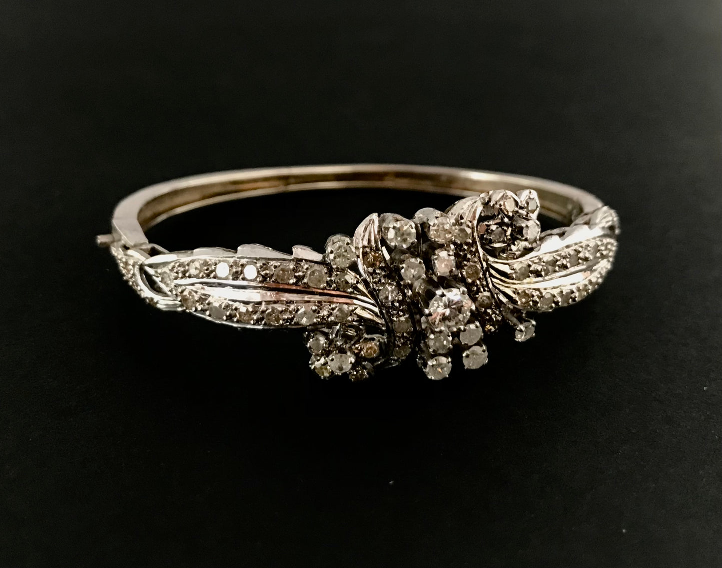 .1920s .2.38ct diamond .9ct white gold Belle Epoque revival clasp bangle