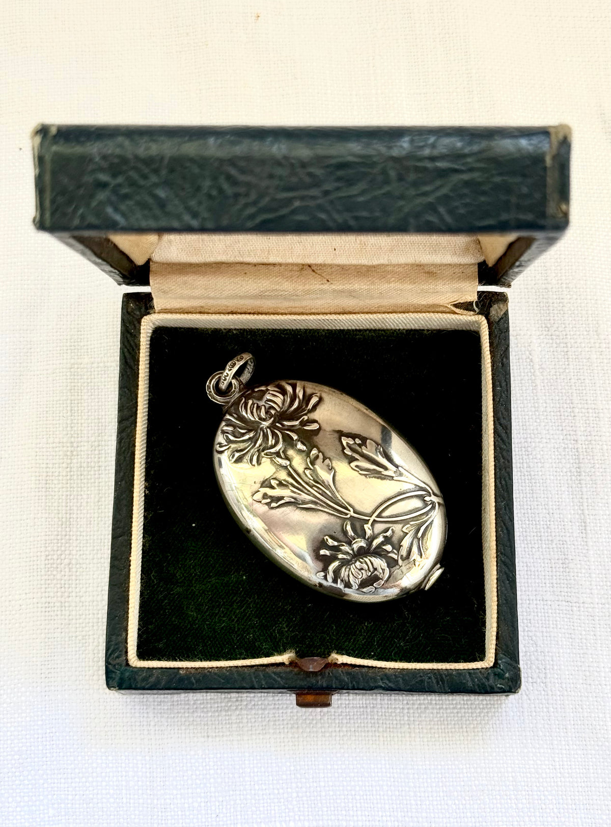 .1890 .1900 Art Nouveau .800 German Jugendstil magnificent Chrysanthemum flower mirror locket pendant