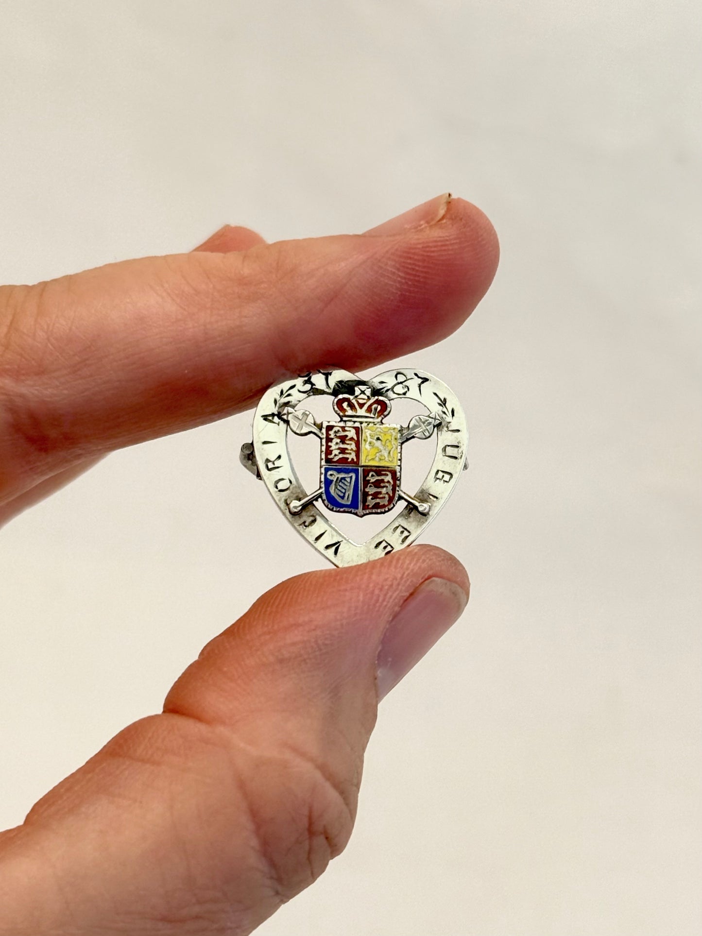 .1837 .1887 .925 antique Victorian sentimental heart Queen Victoria Golden 50 years silver British crest jubilee brooch