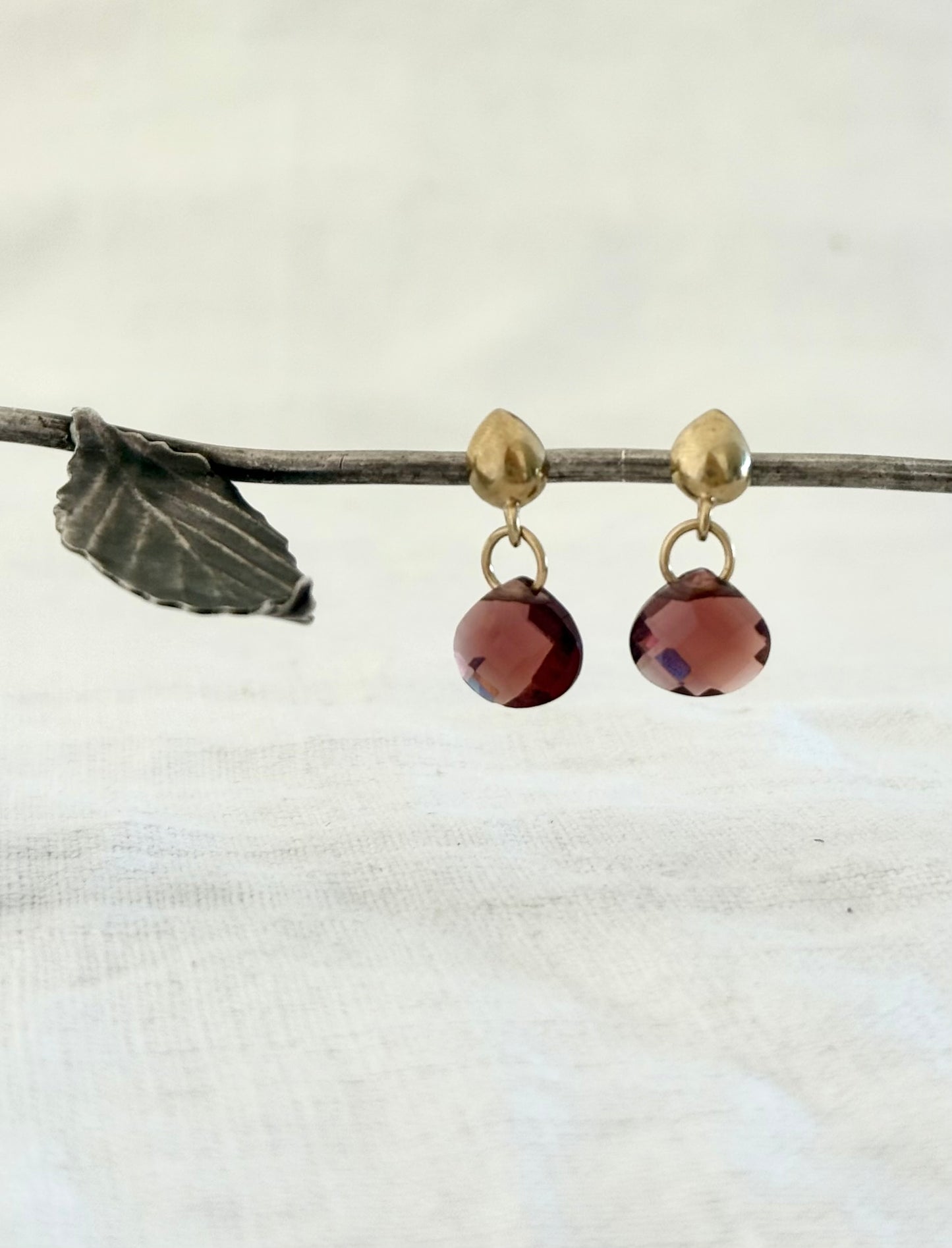 .375 .9ct gold luxury faceted Garnet drop dangle earrings