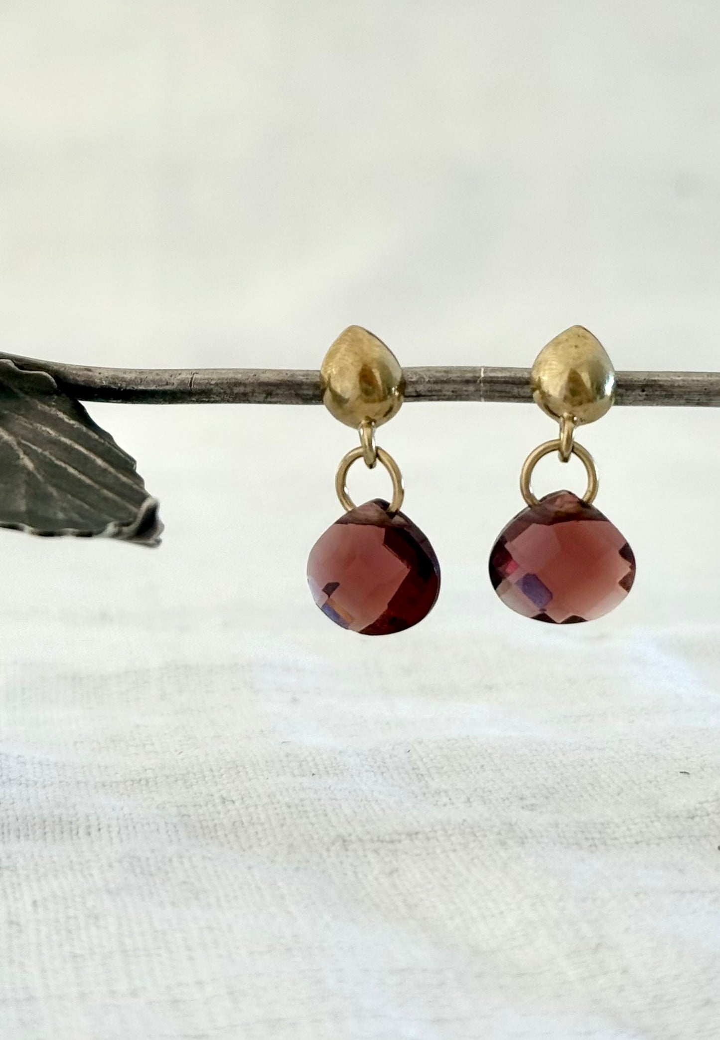 .375 .9ct gold luxury faceted Garnet drop dangle earrings
