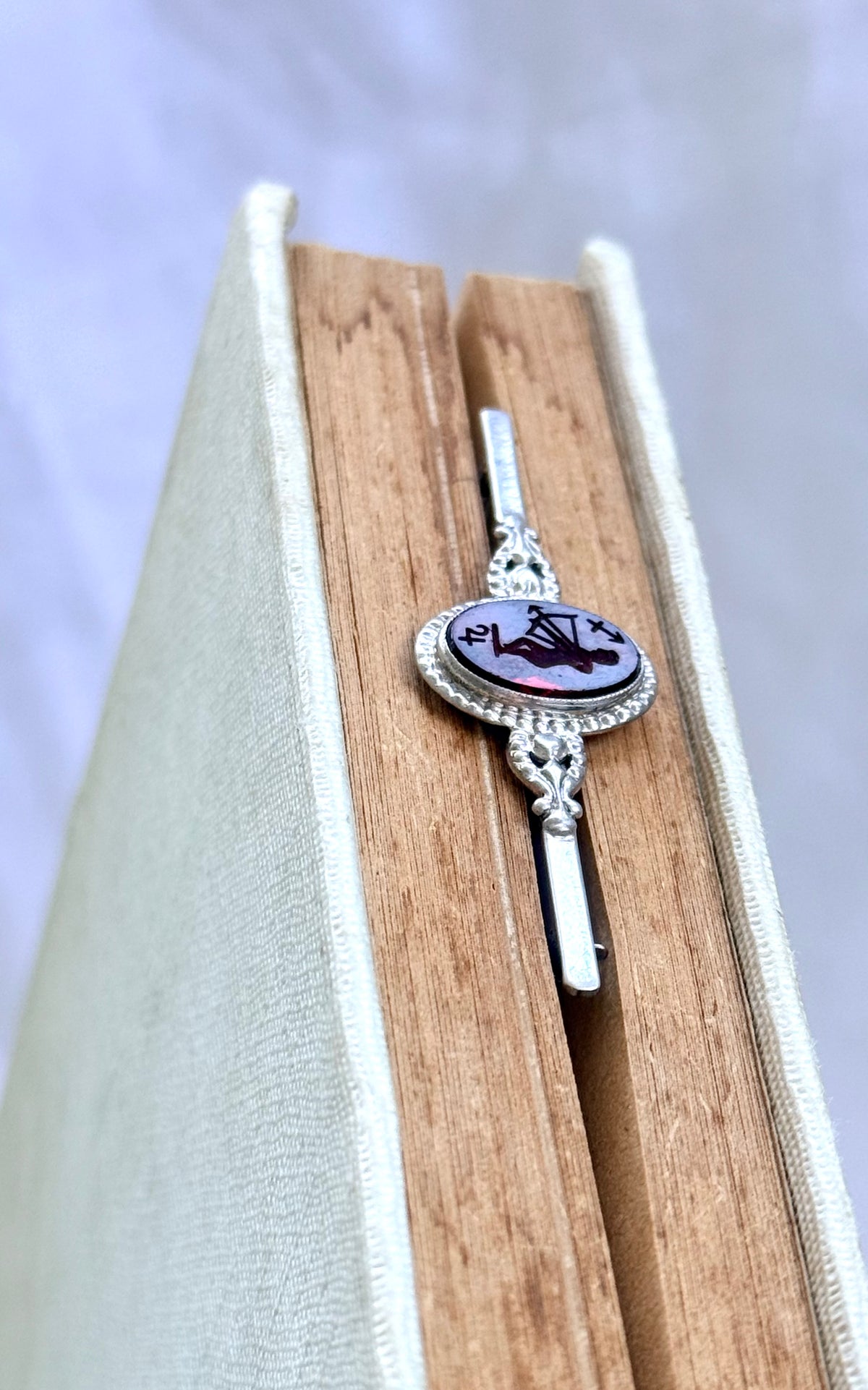 .1920s .925 Art Deco revival 1940s Zodiac Sagittarius reverse crystal glass intaglio sterling silver bar brooch