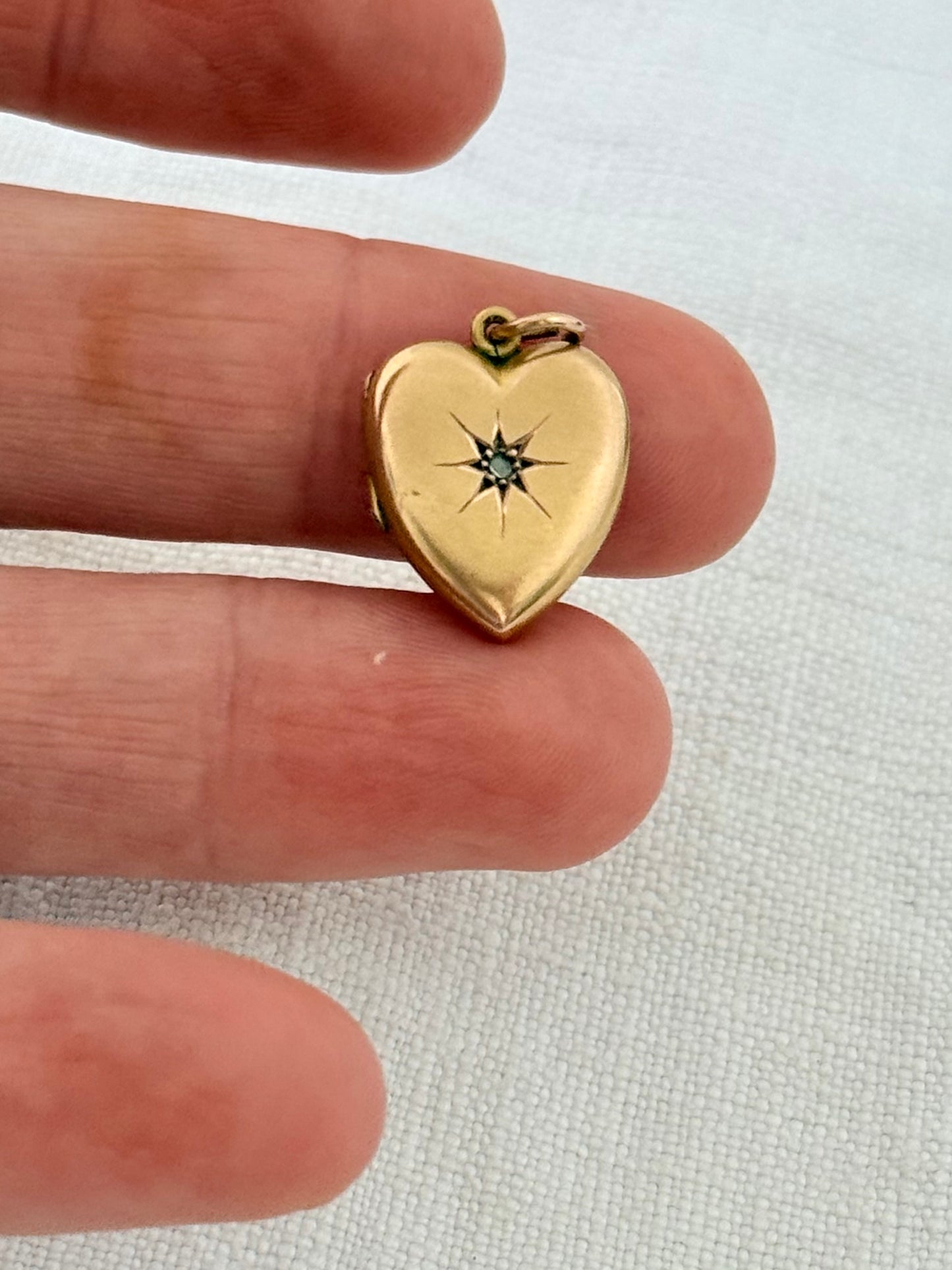 .1900s .9ct antique Art Nouveau diamond starburst desired Edwardian gold heart sweetheart locket