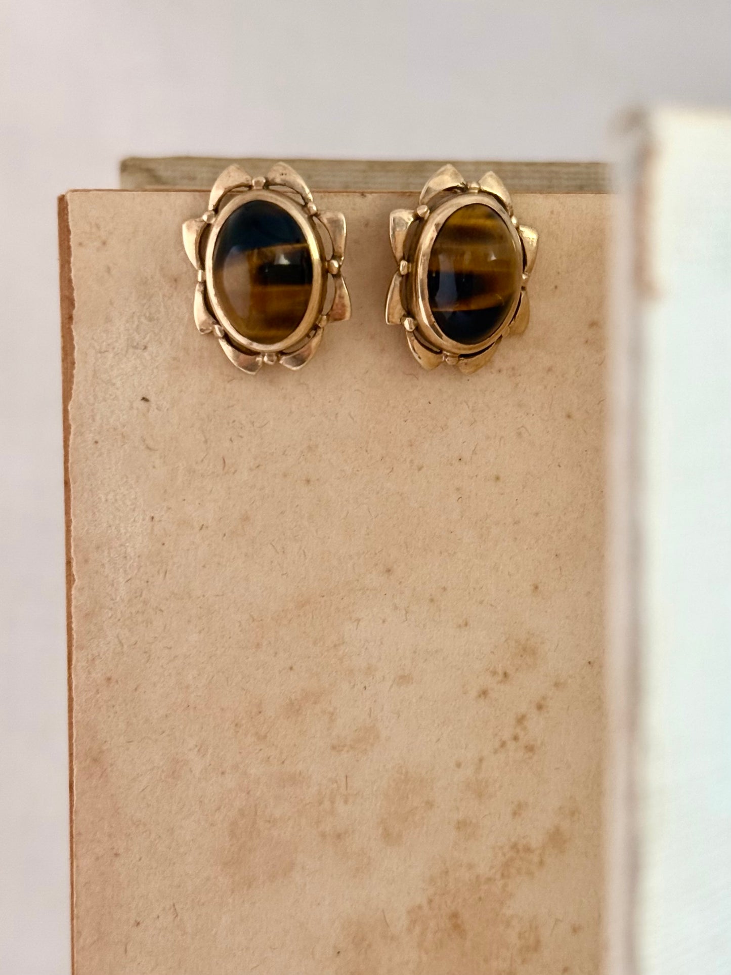 .1940s .1950s .375 .9ct gold Tigers Eye and modernist gold form drop dangle luxurious mid century modern earrings