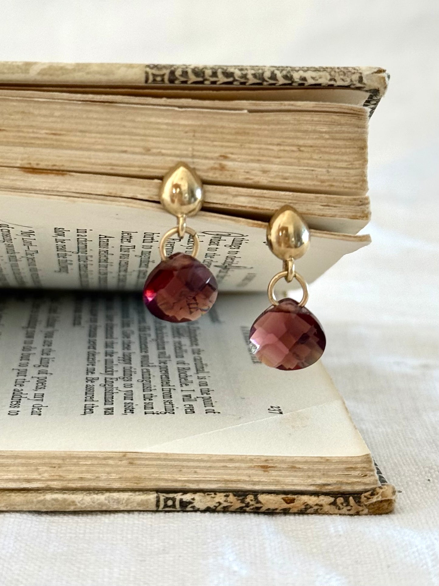 .375 .9ct gold luxury faceted Garnet drop dangle earrings