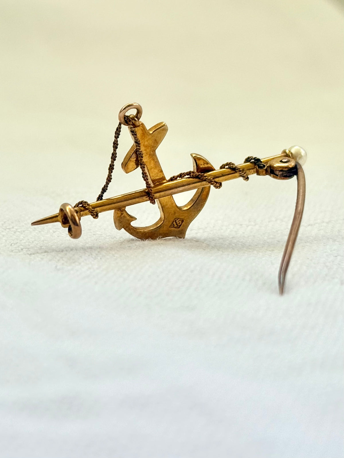 .15ct .1900s Art Nouveau Anchor seed pearl Edwardian 15ct gold sweetheart token heirloom brooch