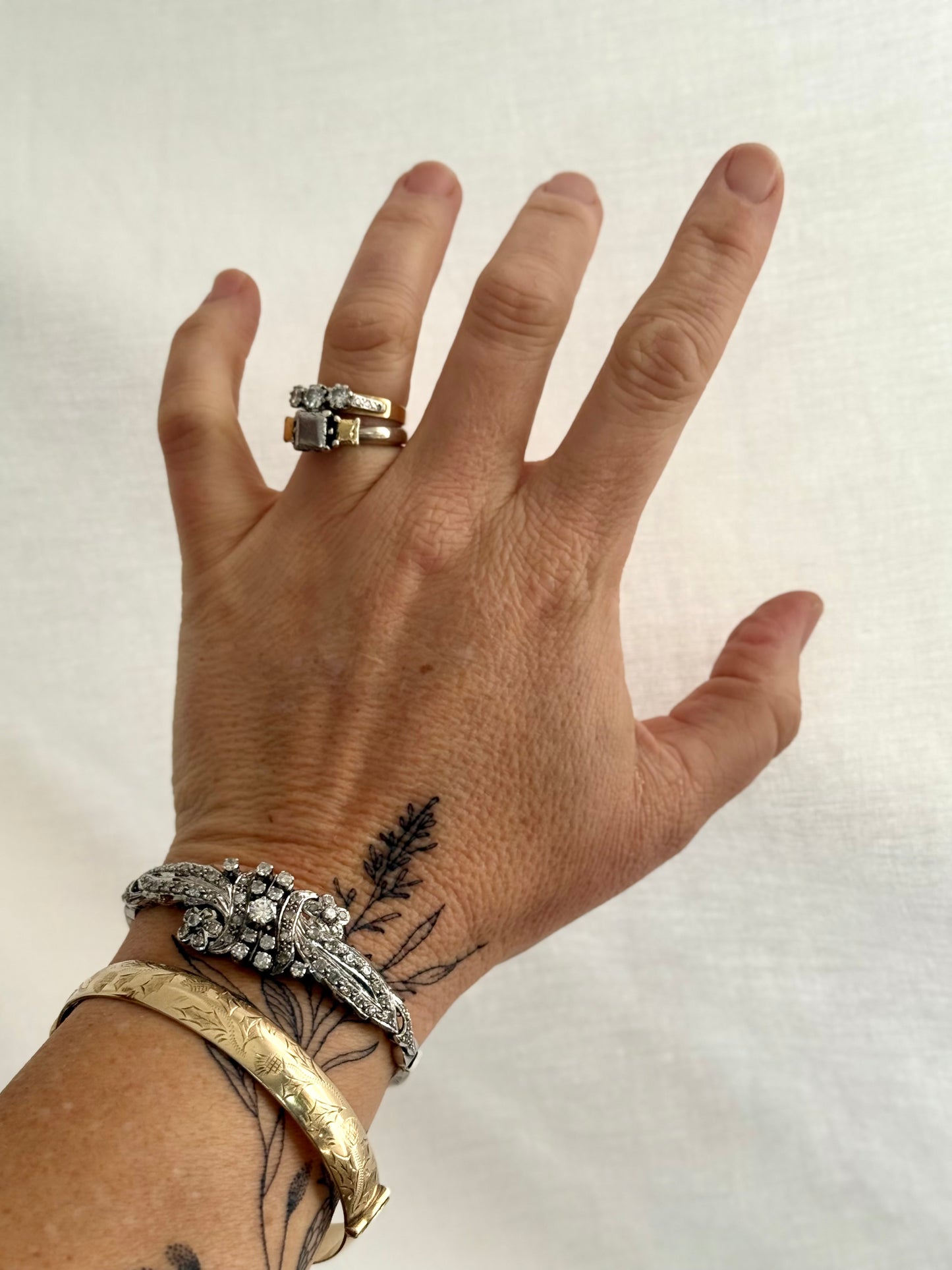 .1920s .2.38ct diamond .9ct white gold Belle Epoque revival clasp bangle