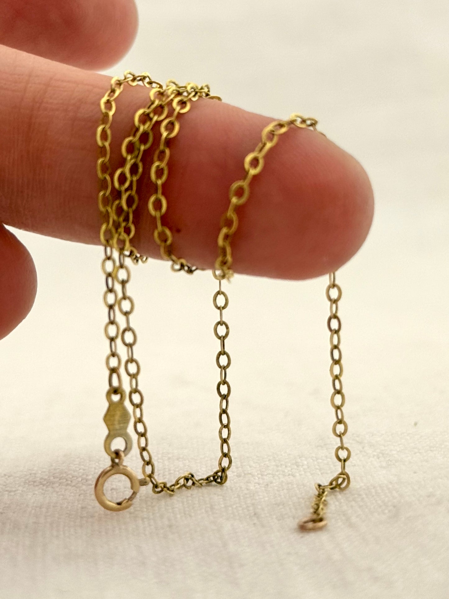 .375 .40cm long .9ct cable chain modernist yellow gold fine fancy flat form cable chain necklace