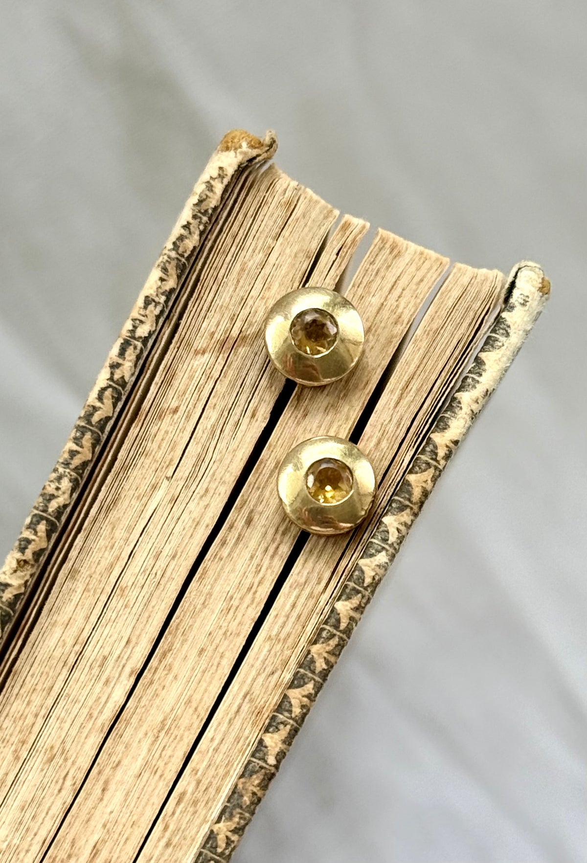 .375 .9ct gold Citrine gemstone modernist luxury yellow gold post stud earrings