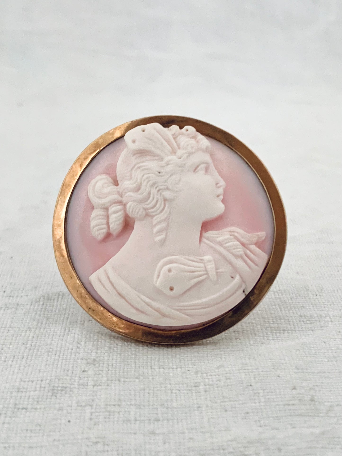 .1800s .375 .9ct antique early Victorian rose gold pink Queen Conch shell Greek Goddess large round cameo brooch