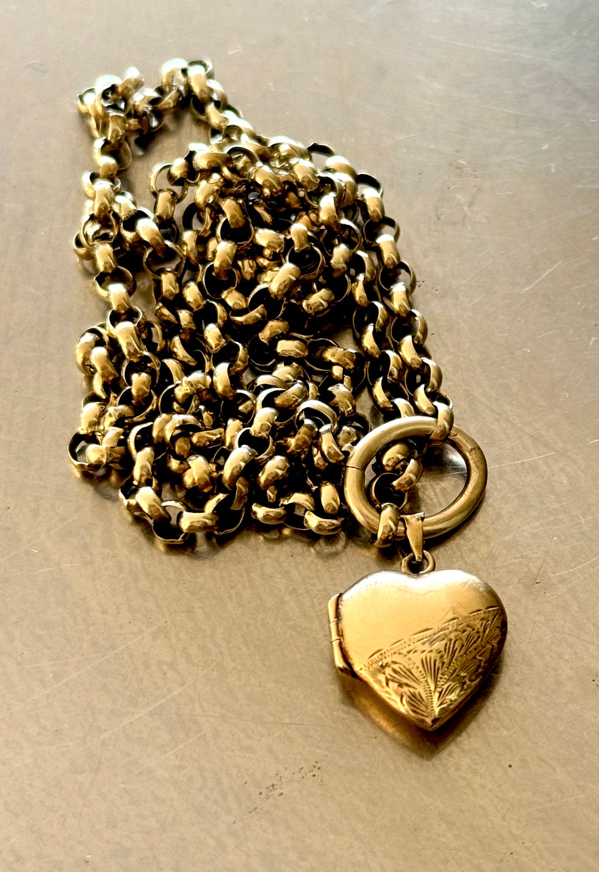 .1970s .1980s .375 .9ct gold romantic heart locket pendant