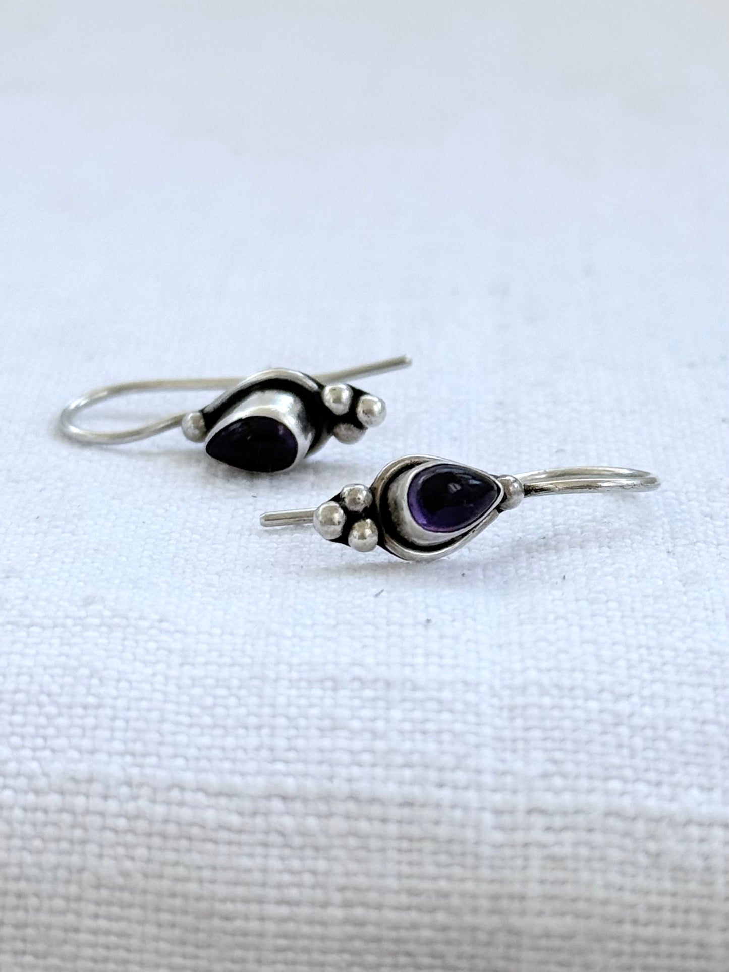 .1990s .925 artisan made purple Amethyst gemstone boho style silver hand crafted teardrop gemstone drop dangle earrings