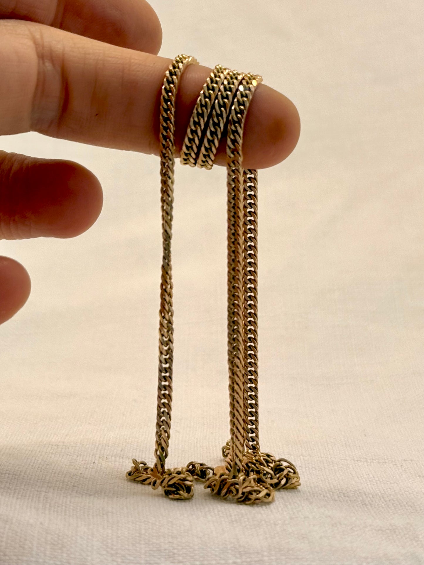 .1970s .375 .9ct gold gorgeous and luxurious flat chunky modernist curb chain 61.5cm long buttery gold chain necklace