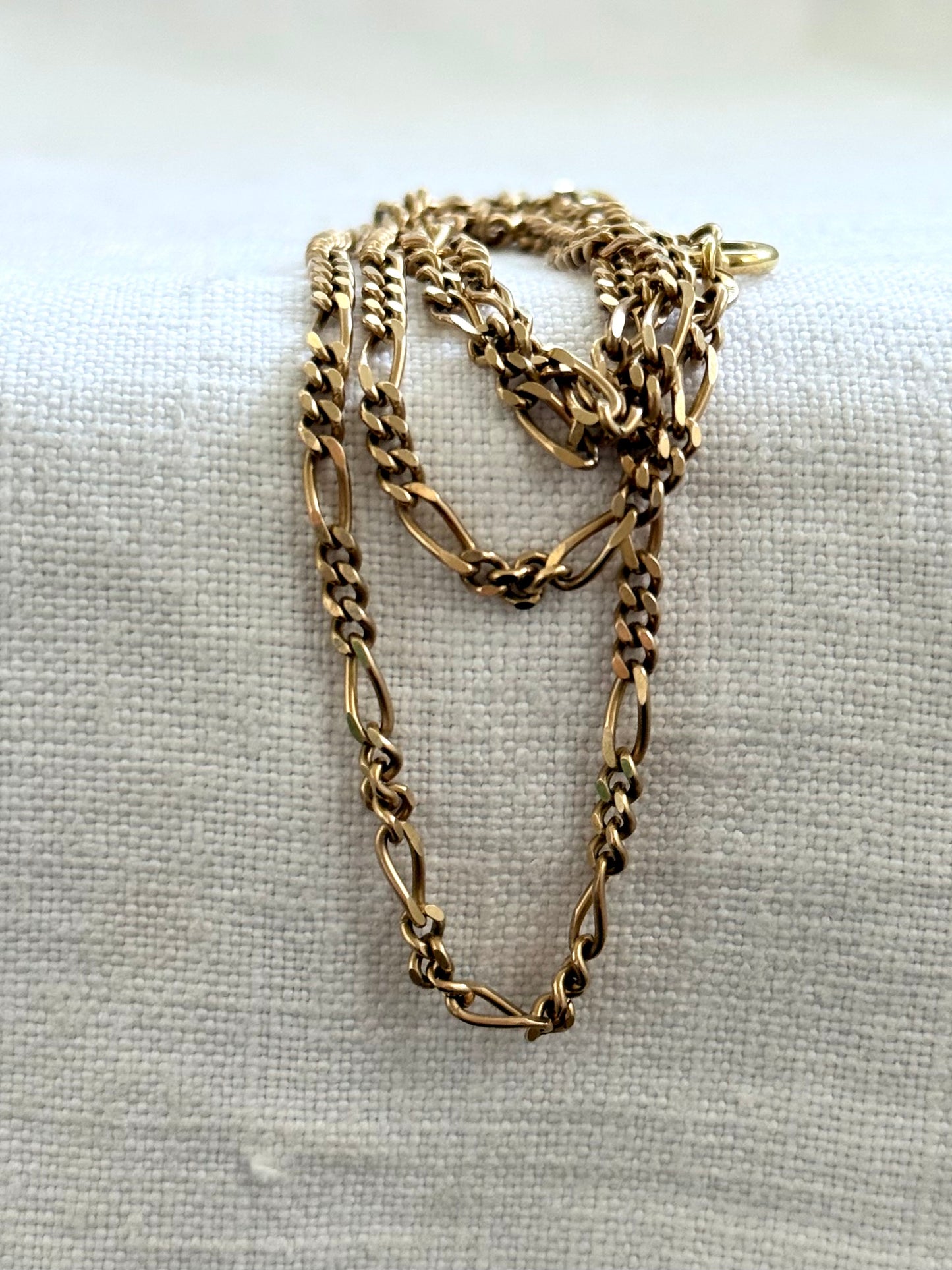 .1970s .375 .60cm long .9ct gold buttery gold retro Figaro gold chain classic well sized Figaro chain link necklace