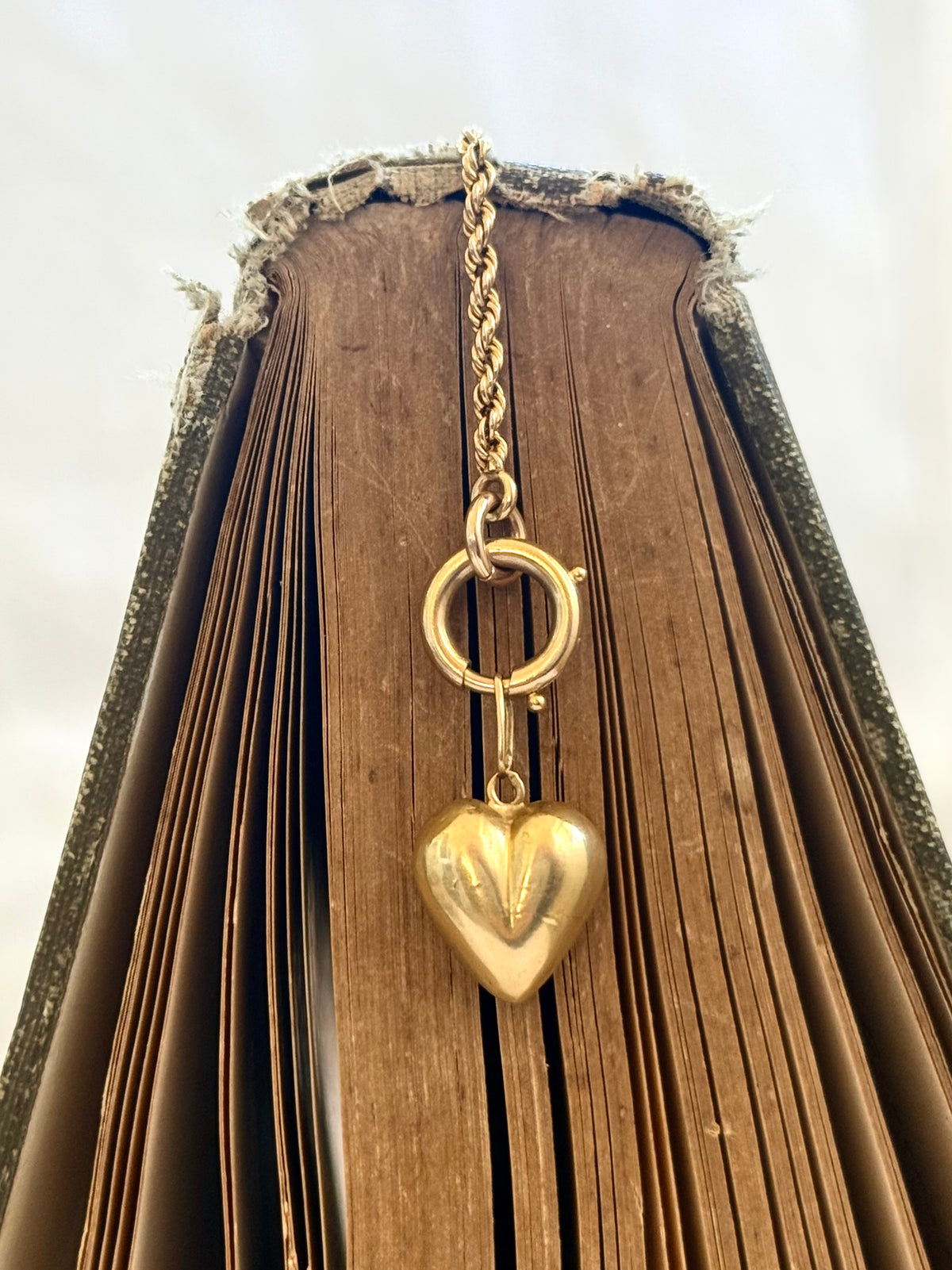 .18ct .1900s antique French high carat .750 gold puffy heart romantic charm pendant