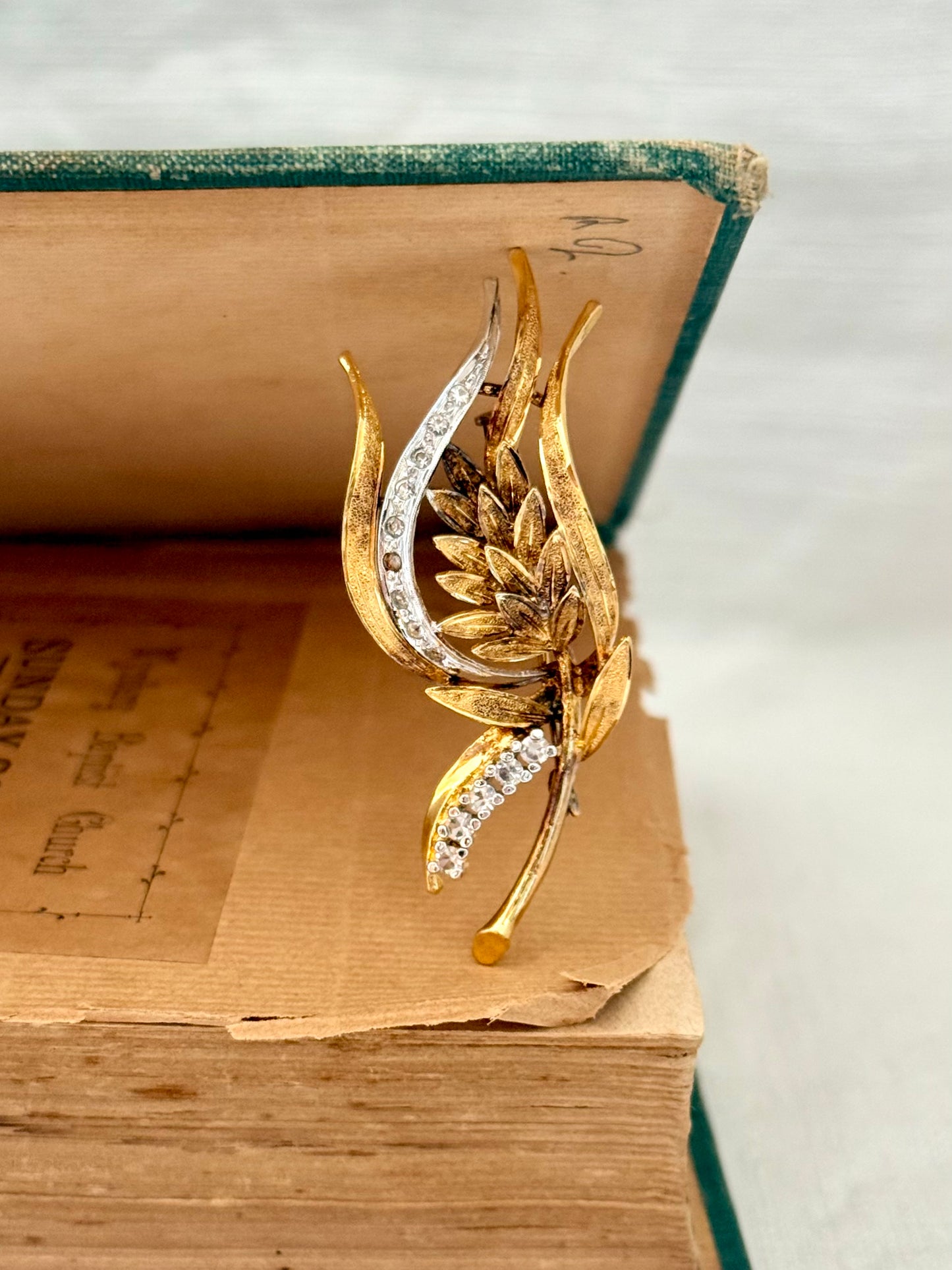 .1940s .1950s revival gold Wheat sheath and Leaf diamond paste spectacular costume gold metal costume dress brooch