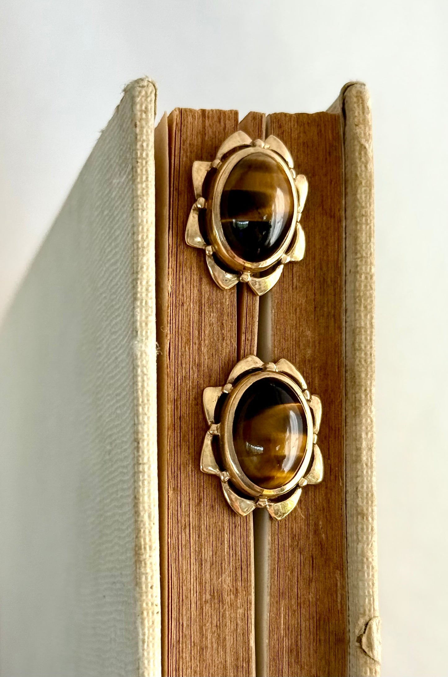 .1940s .1950s .375 .9ct gold Tigers Eye and modernist gold form drop dangle luxurious mid century modern earrings