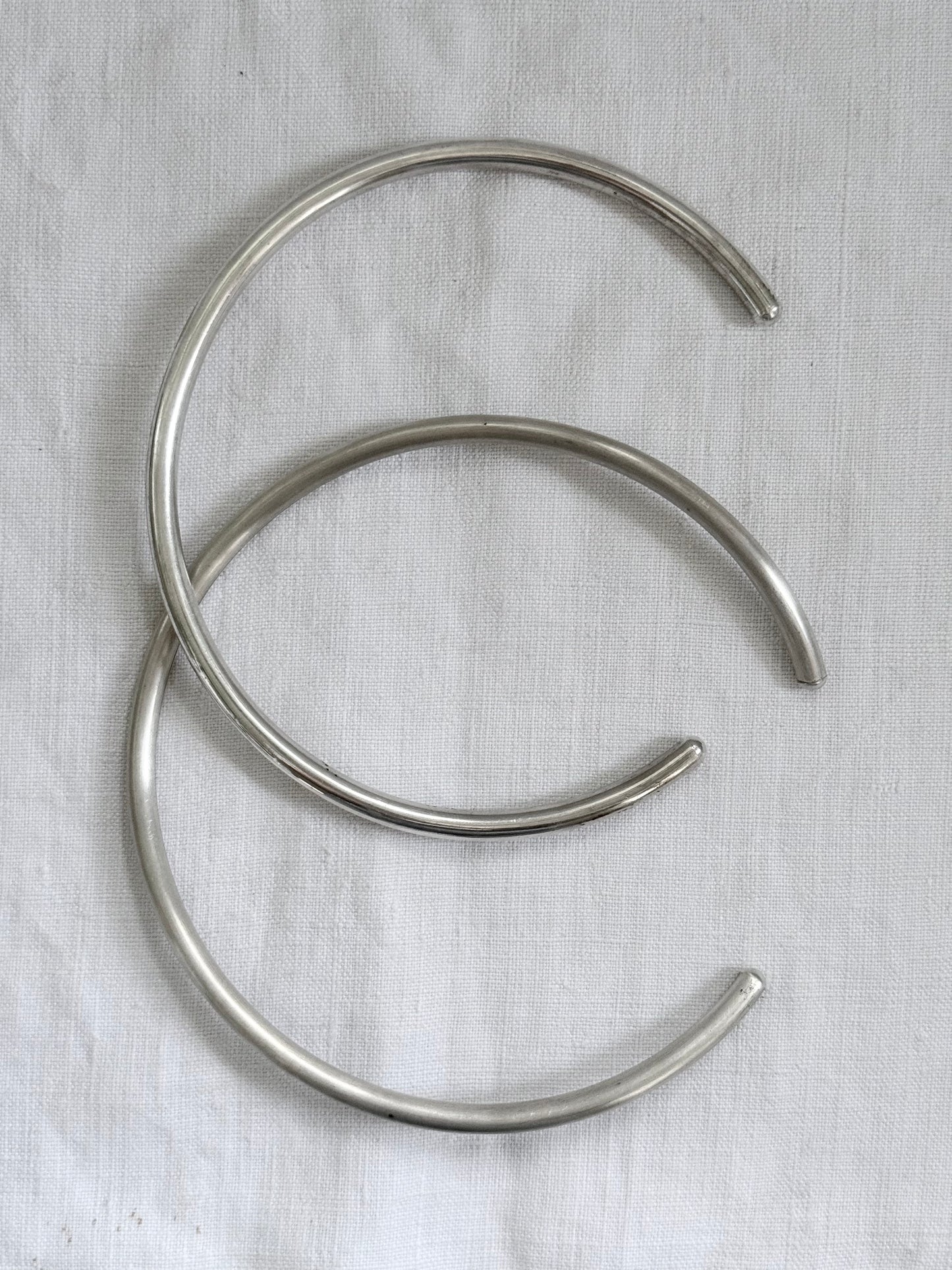 1960s .1970s .925 artisan made modernist Mexican Taxco silver tube choker neckpiece