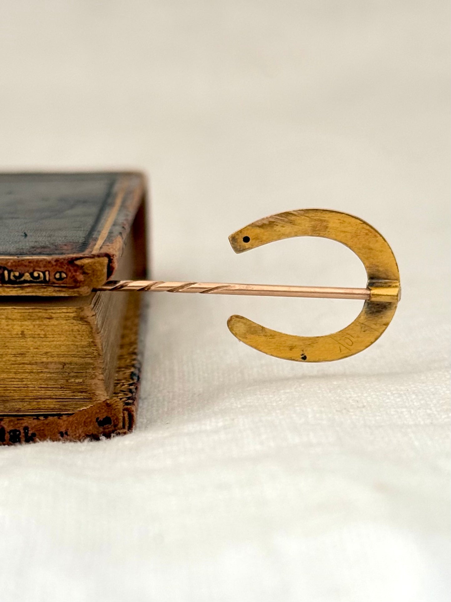 .14ct .1880s .1890s .585 fine gold antique Equestrian Victorian horseshoe antique yellow gold rose gold stickpin lapel pin