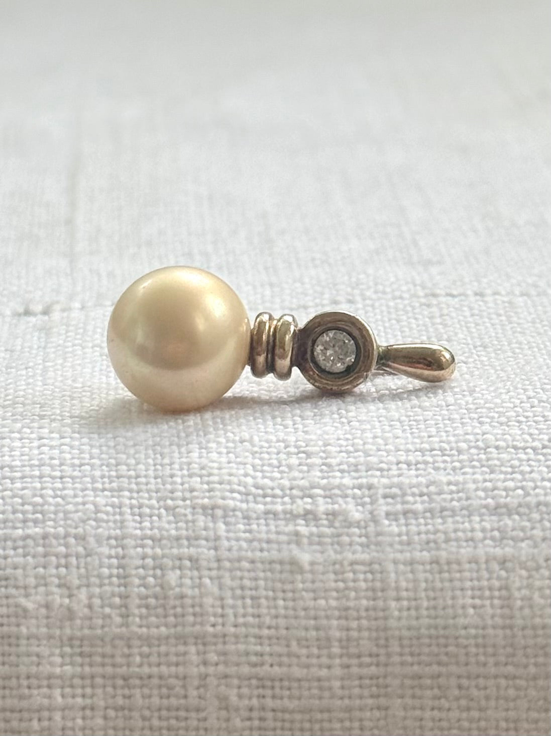 .1990s .925 gold plated Majorica Spanish designer pearl clip on enhancer pendant