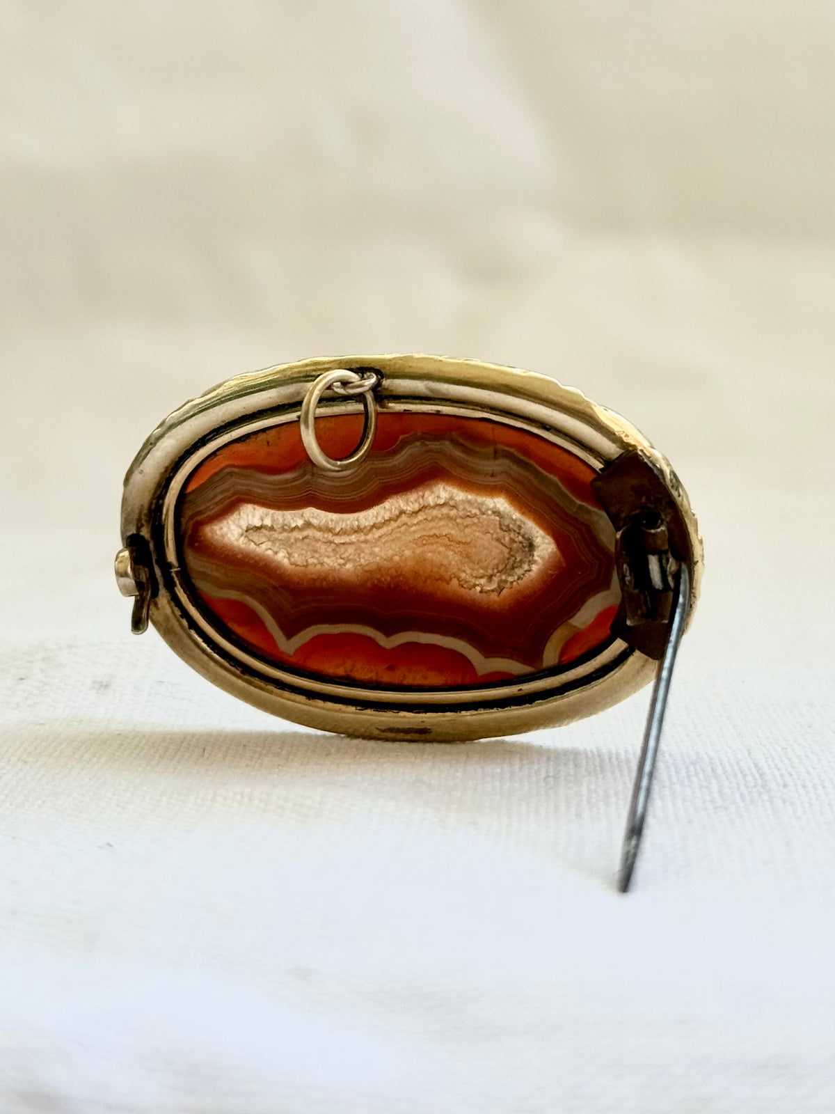 .1850s .1870s antique crystalline geological form Agate Victorian cased gold baroque style romantic red agate stone form oval brooch