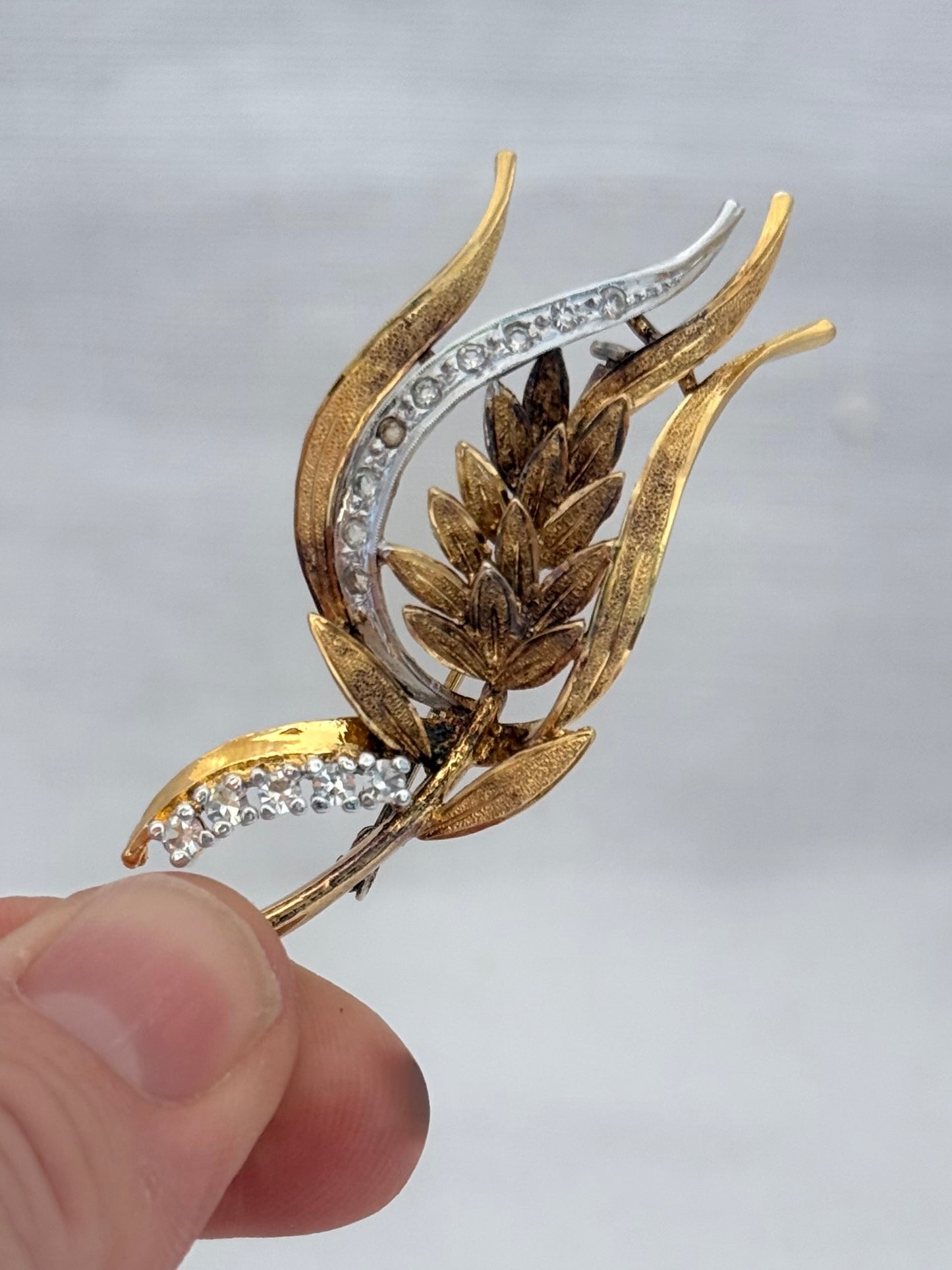 .1940s .1950s revival gold Wheat sheath and Leaf diamond paste spectacular costume gold metal costume dress brooch
