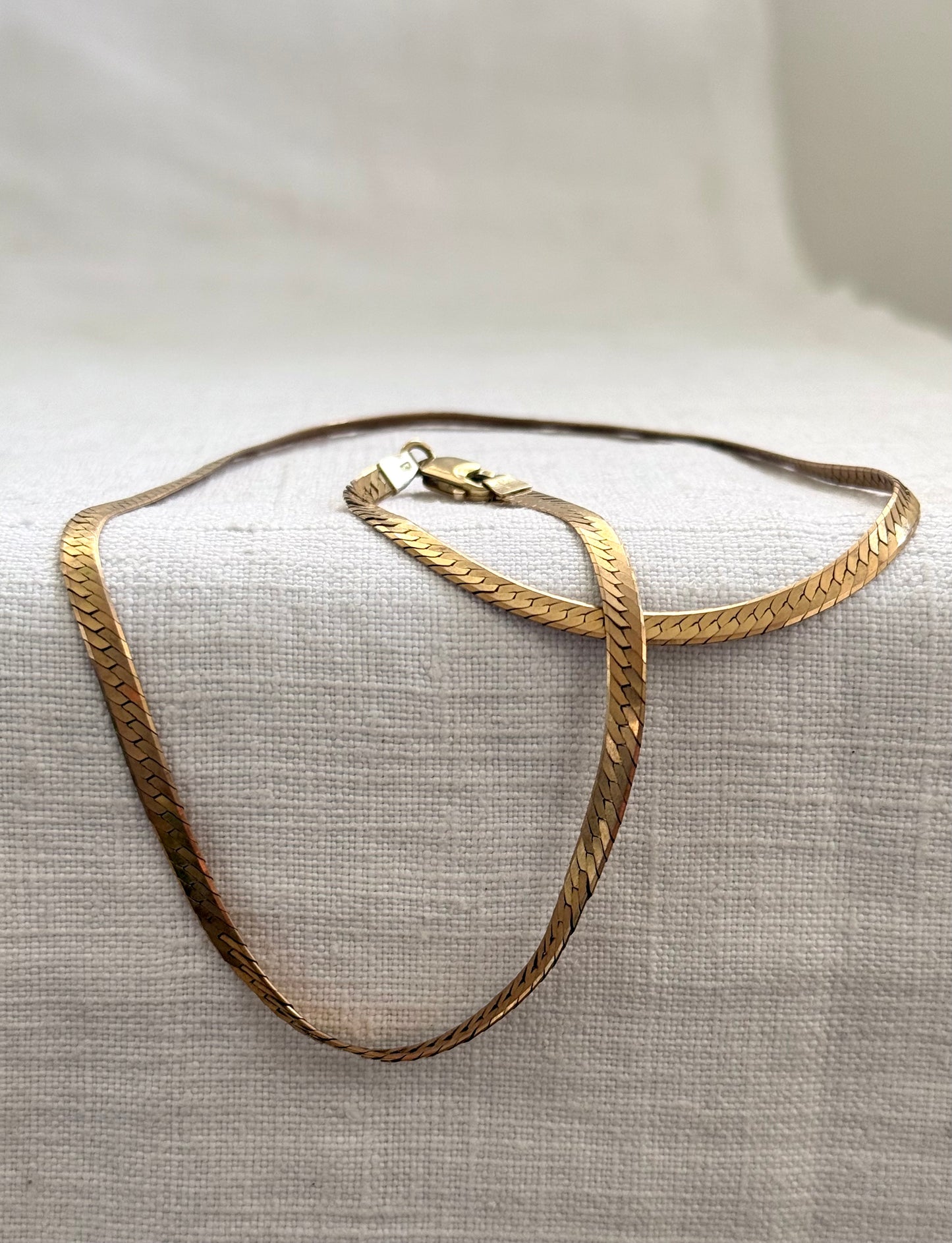 .1970s .1980s .375 .4mm wide .47cm long .9ct gold modernist Italian flat link luxury classic snake chain yellow gold chain necklace