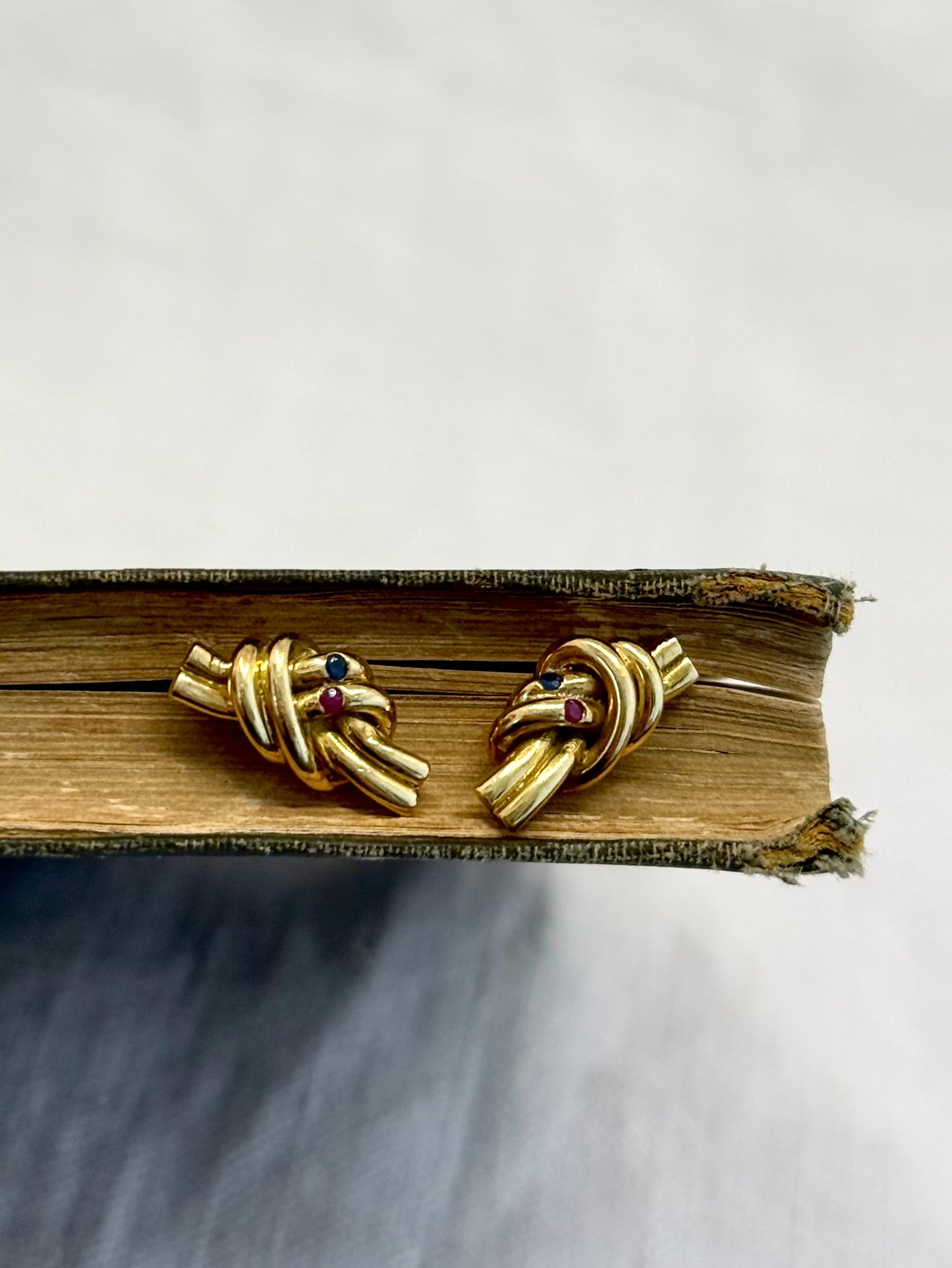 .18ct .750 artisan Brazilian made 18ct heirloom high carat yellow gold sapphire and ruby lovers knot luxury post stud push in earrings