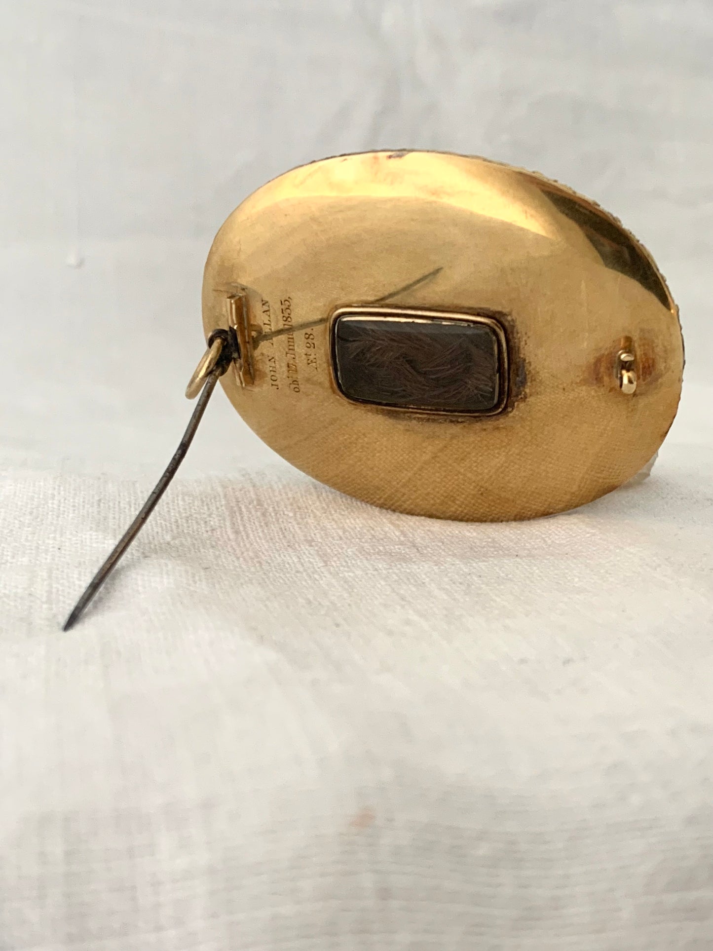 .1835 .18ct gold Georgian 17 June 1835 solid gold exceptional Georgian miniature English Gentleman hand painted Portrait Mourning wall art brooch and Pendant