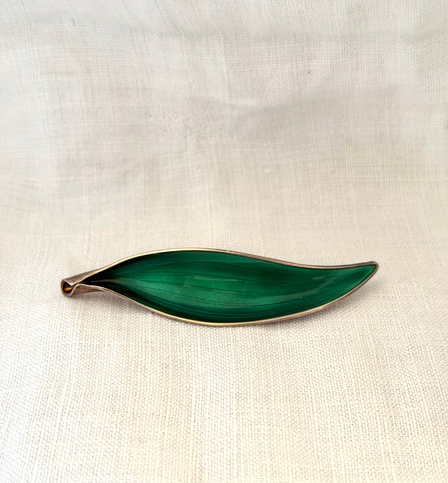 .1940s .1950s .925 Anre Nordlie Norwegian Scandinavian green guilloche enamel leaf sculptural collectors brooch pin