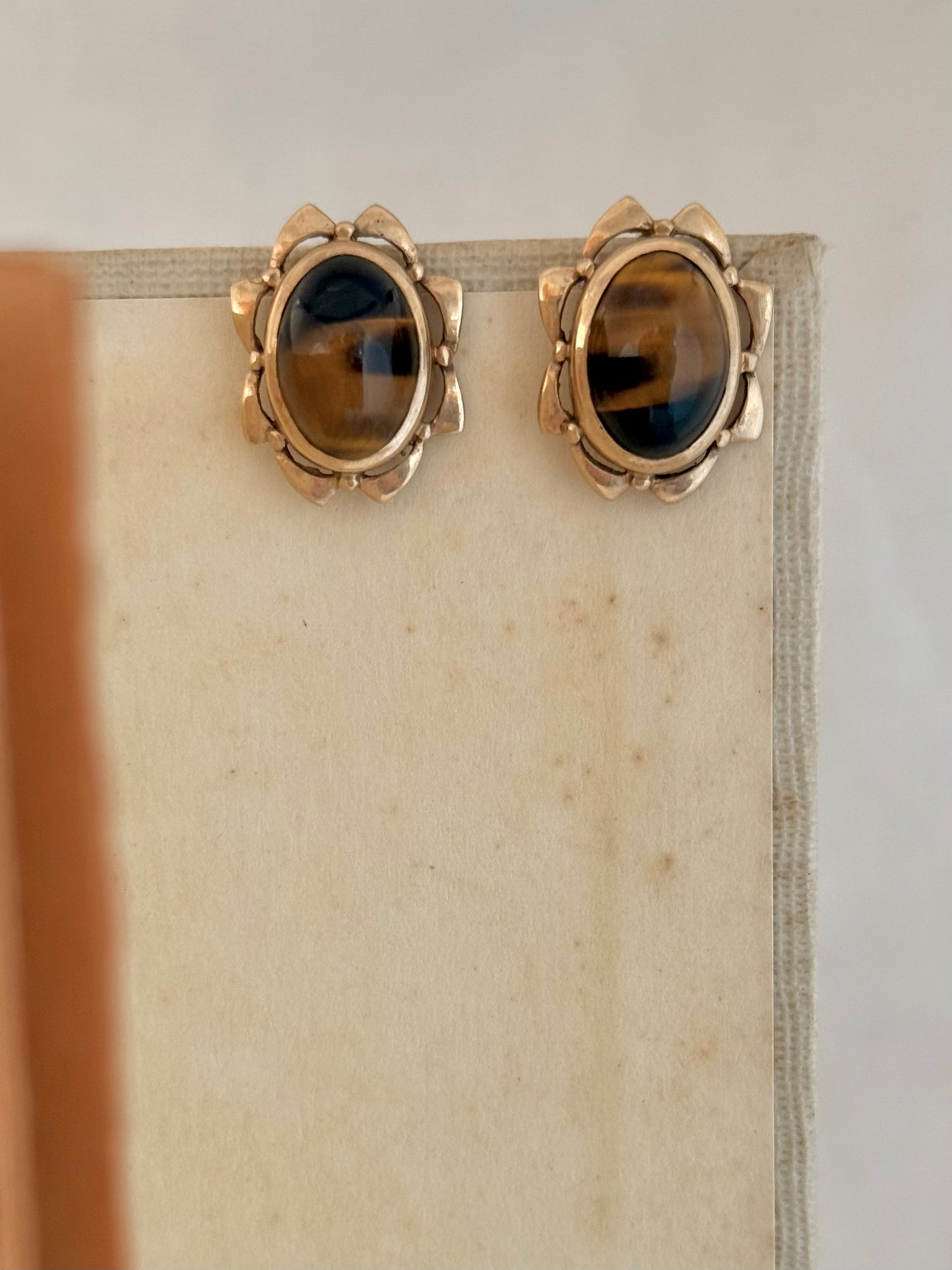 .1940s .1950s .375 .9ct gold Tigers Eye and modernist gold form drop dangle luxurious mid century modern earrings