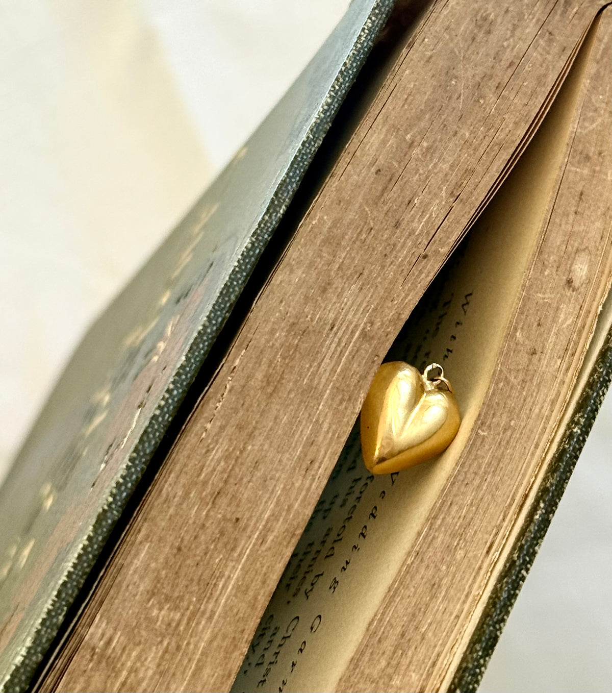 .18ct .1900s antique French high carat .750 gold puffy heart romantic charm pendant