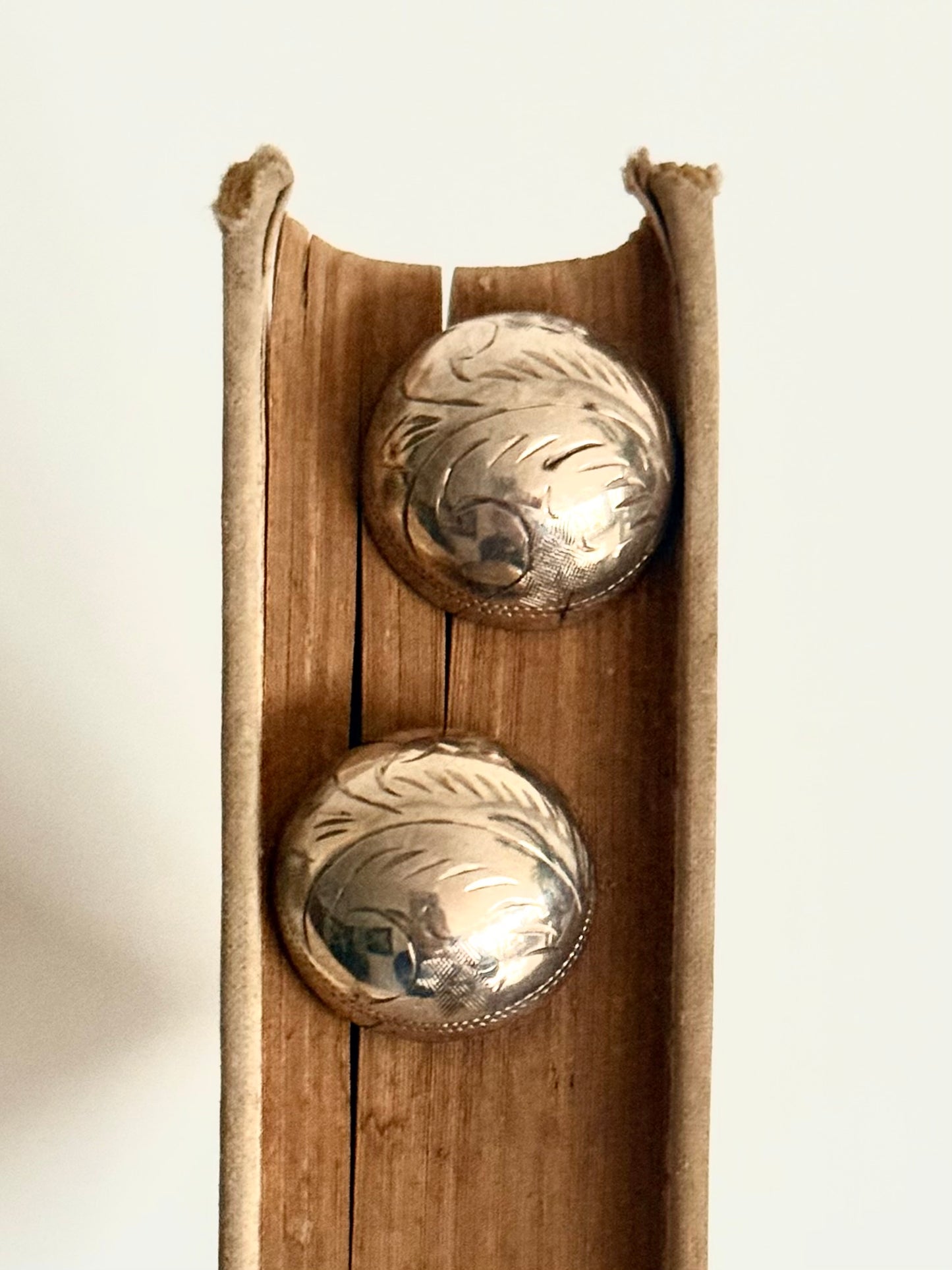 .1970s .18mm diameter .925 oversized circle retro sterling silver round post stud hand edged floral engraved statement earrings