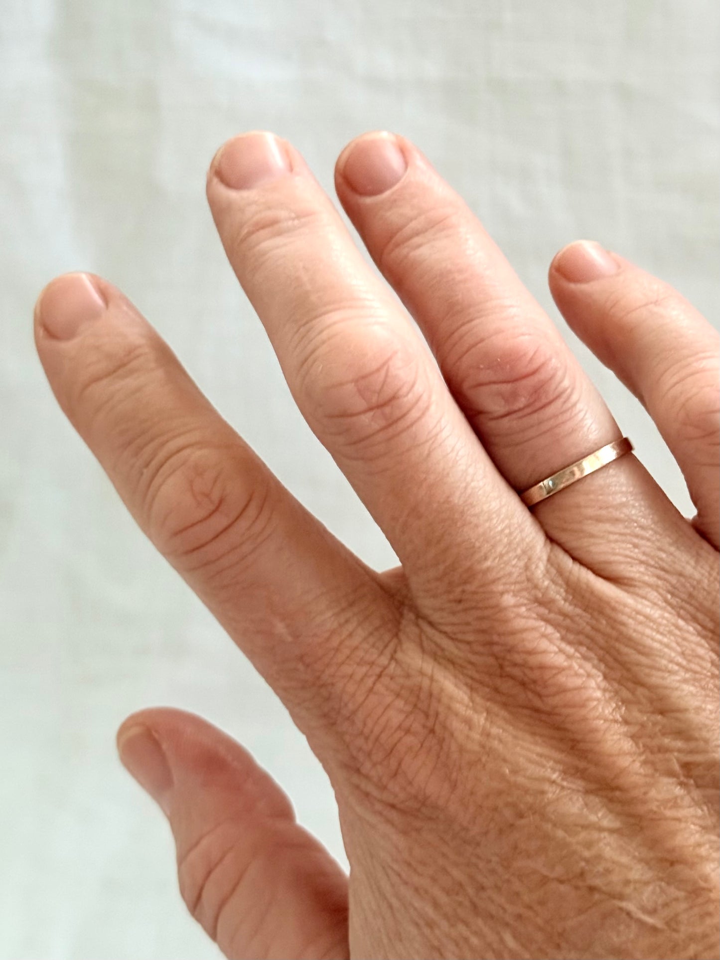 .1940s .1960s .375 .9ct buttery yellow gold ring band