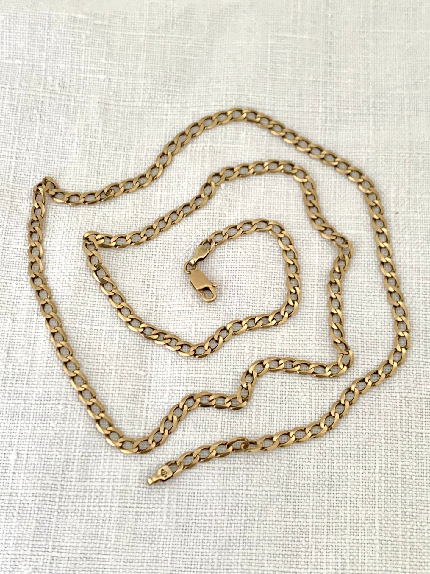 .1970s .375 .9ct gold luxurious retro perfect yellow gold curb link chain 4mm wide curb chain 9k gold 62cm long necklace