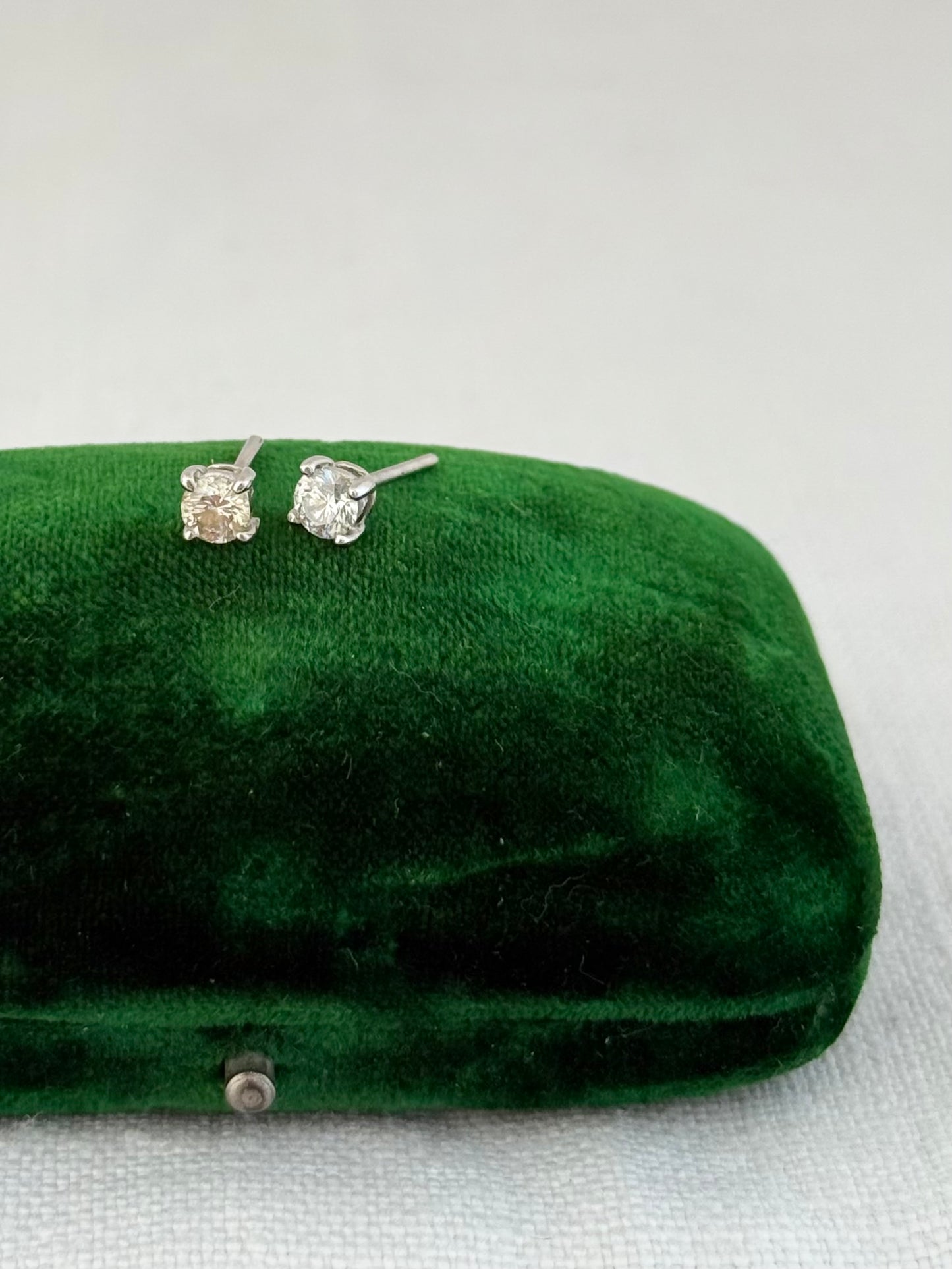 .0.50ct .18ct white gold diamond solitaire classic luxury post stud earrings