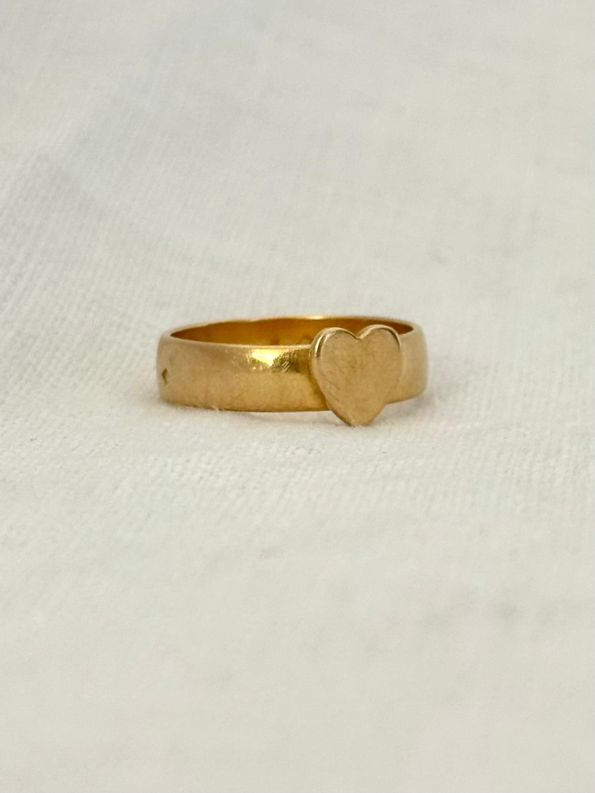 .18ct .1880s .1892 antique French .750 high carat yellow gold Bapst & Falize designer made heart love token band ring