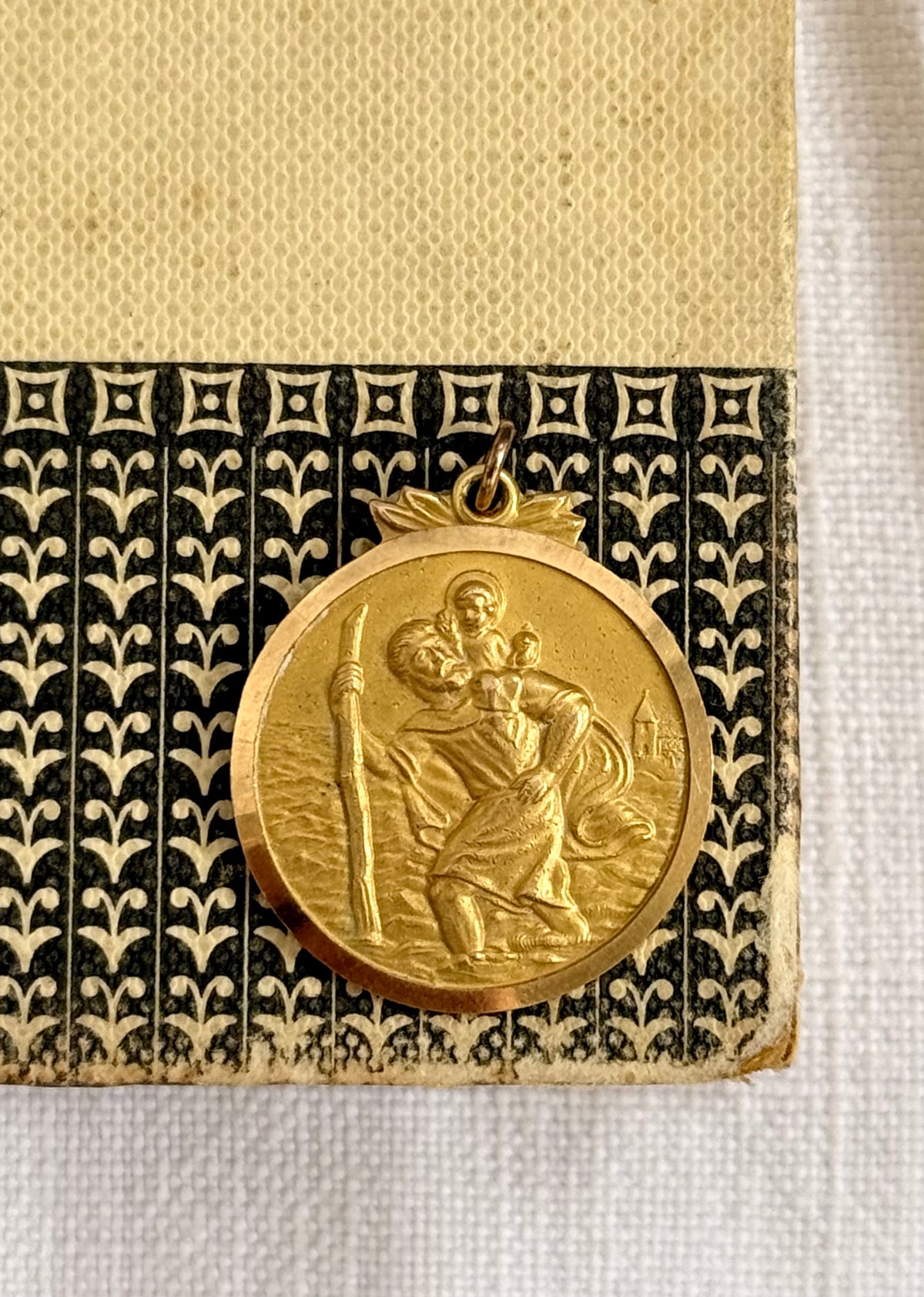 .1972 .9ct perfect Saint Christopher solid yellow gold good luck faith token medallion pendant