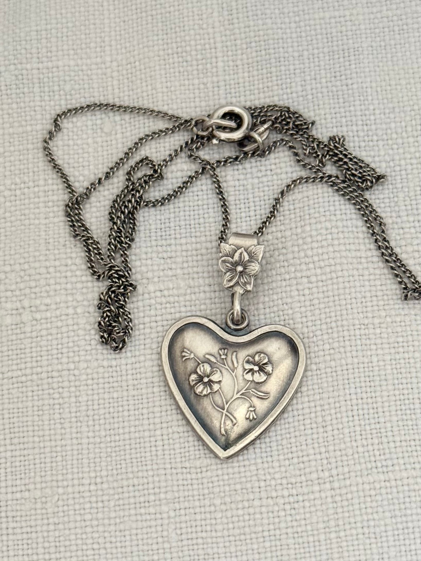 .1940s .835 silver Edwardian revival forget me not floral heart pendant on silver chain necklace