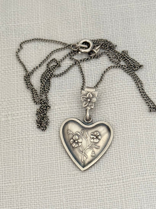 .1940s .835 silver Edwardian revival forget me not floral heart pendant on silver chain necklace