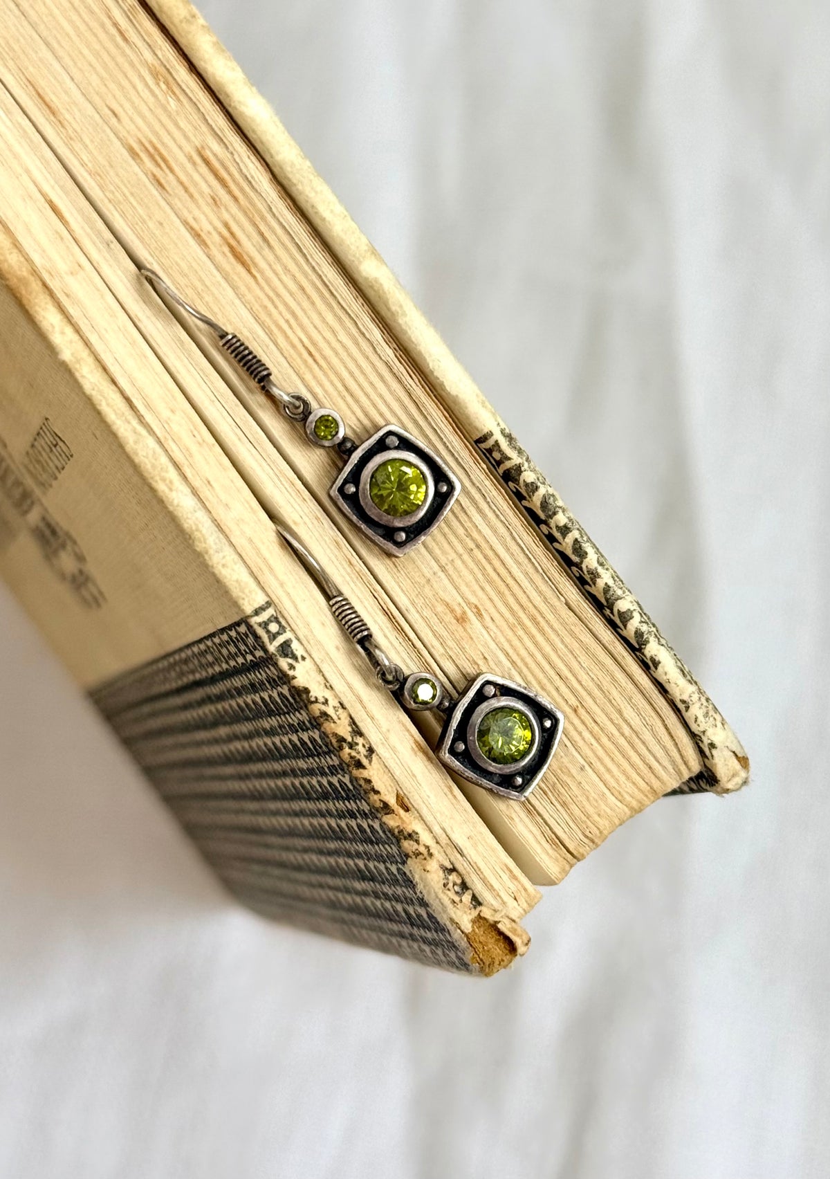 .1990s .925 artisan made boho green gemstone peridot olive green colour drop dangle earrings
