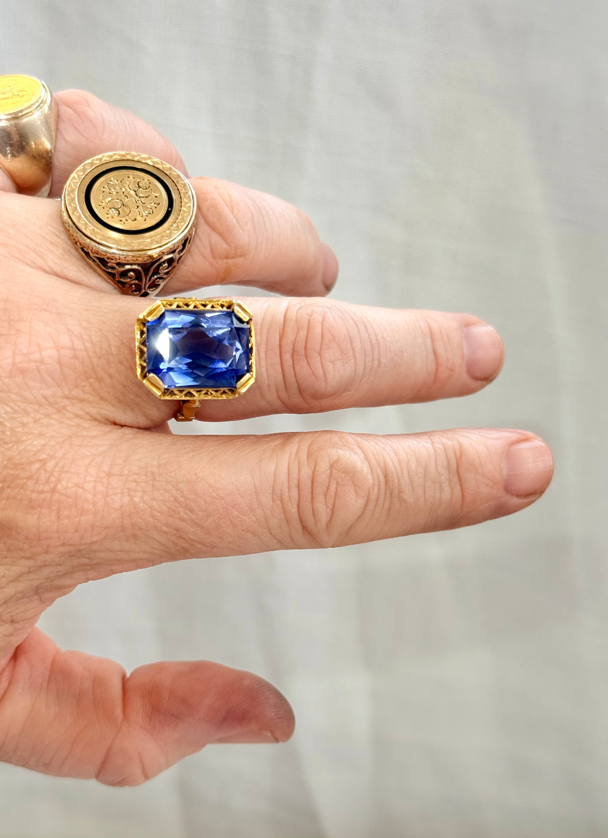 .18ct .1920s .1930s luxurious .750ct sapphire blue Corundum gemstone high carat gold large cocktail dress ring