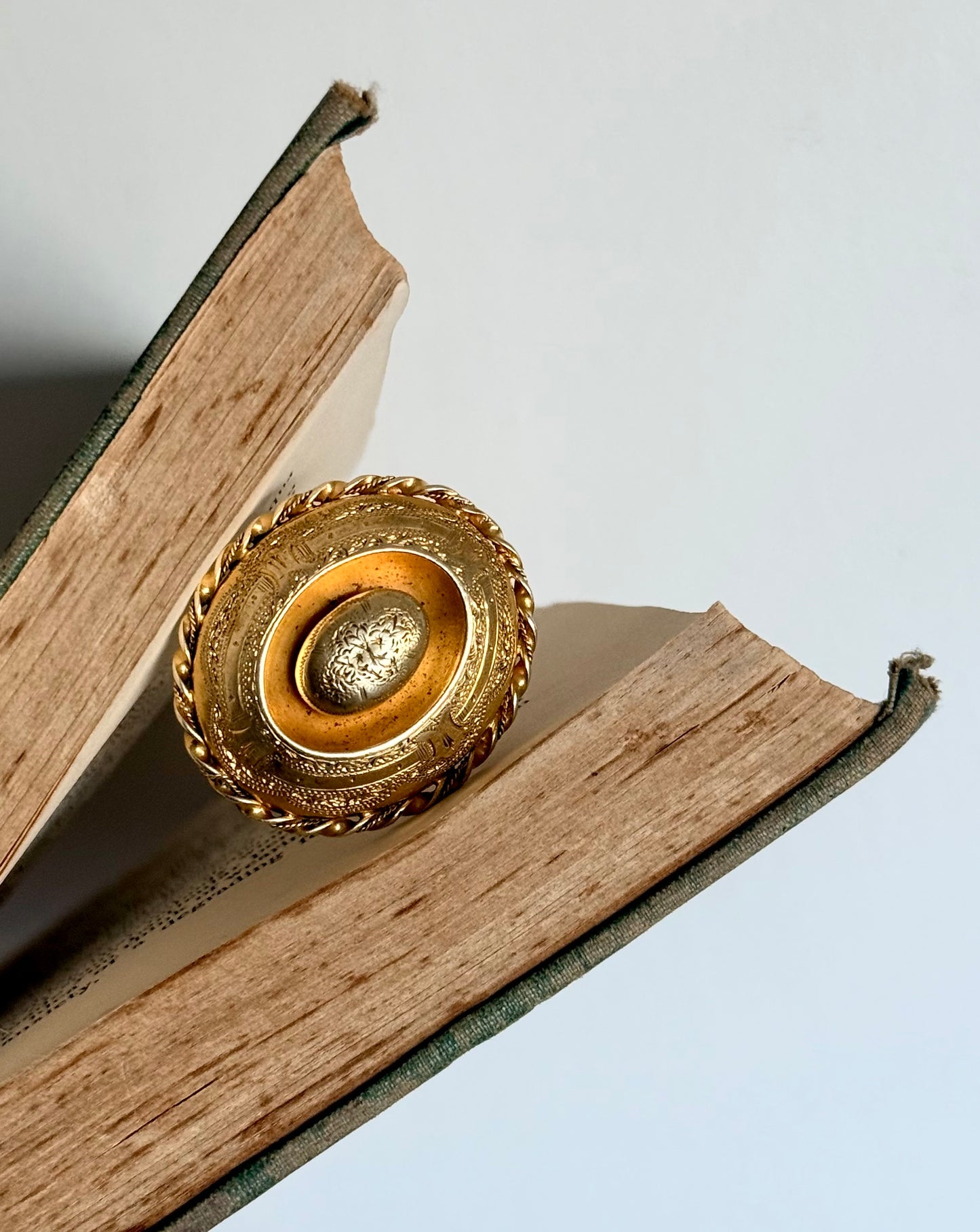 .1800s .1860s 1890s antique Victorian Grand Period fine yellow gold Pinchbeck floral oval target gold sweetheart brooch