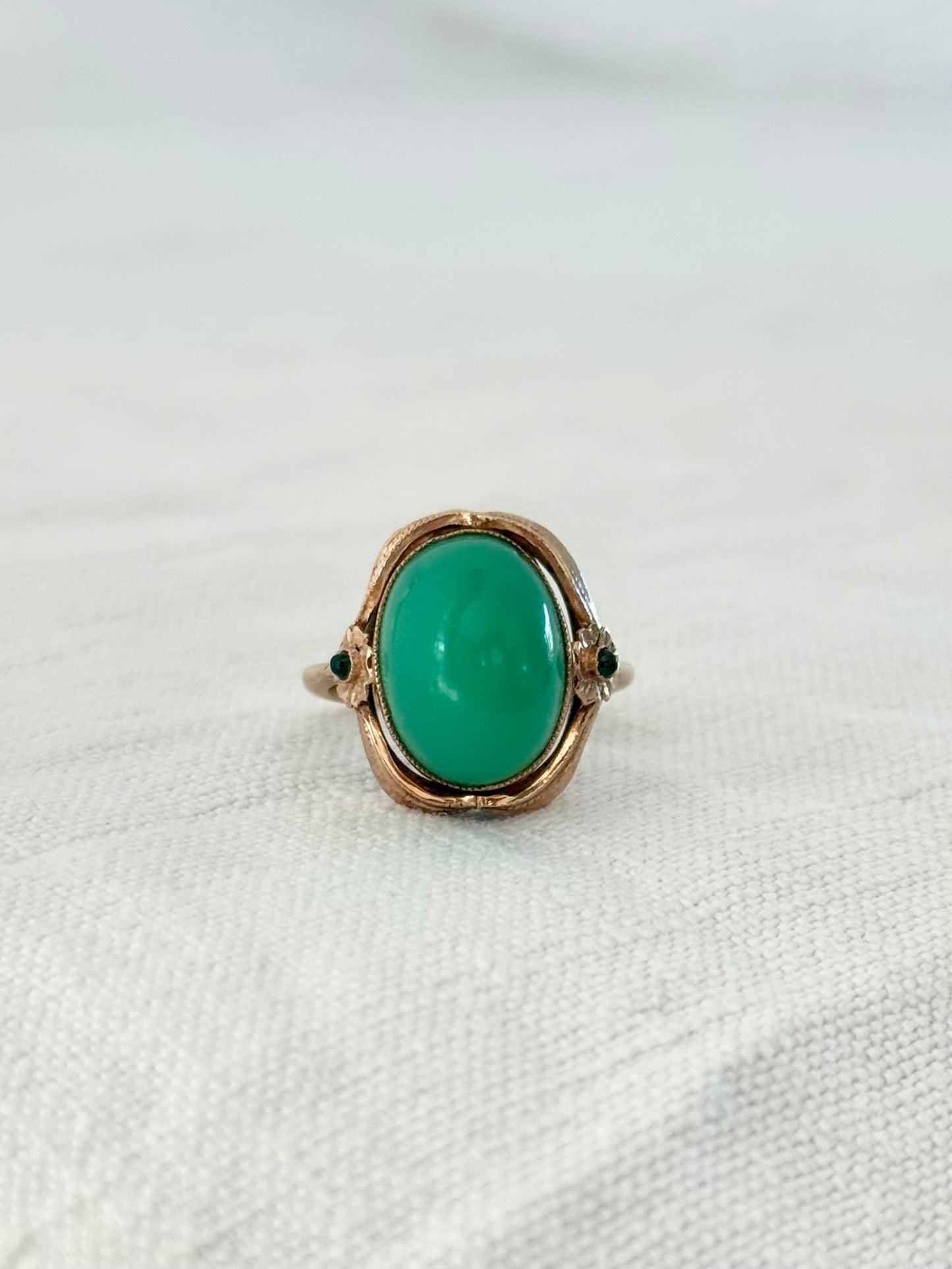.14ct .1900s .1910s .585 gold antique Chrysoprase Peridot Arts & Crafts Aesthetic high carat gold dress ring