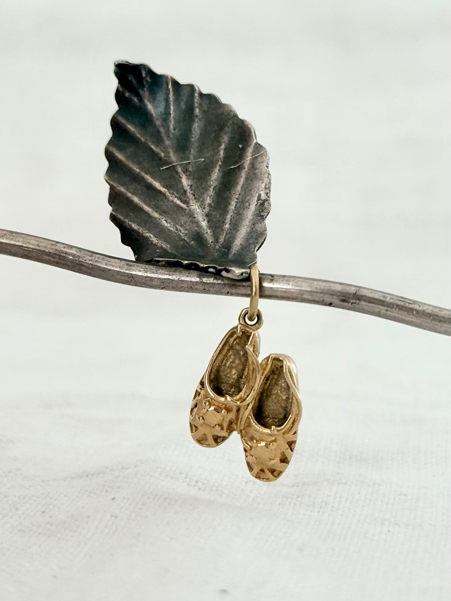 .375 .9ct gold vintage fancy slippers shoes luxury solid gold charm pendant