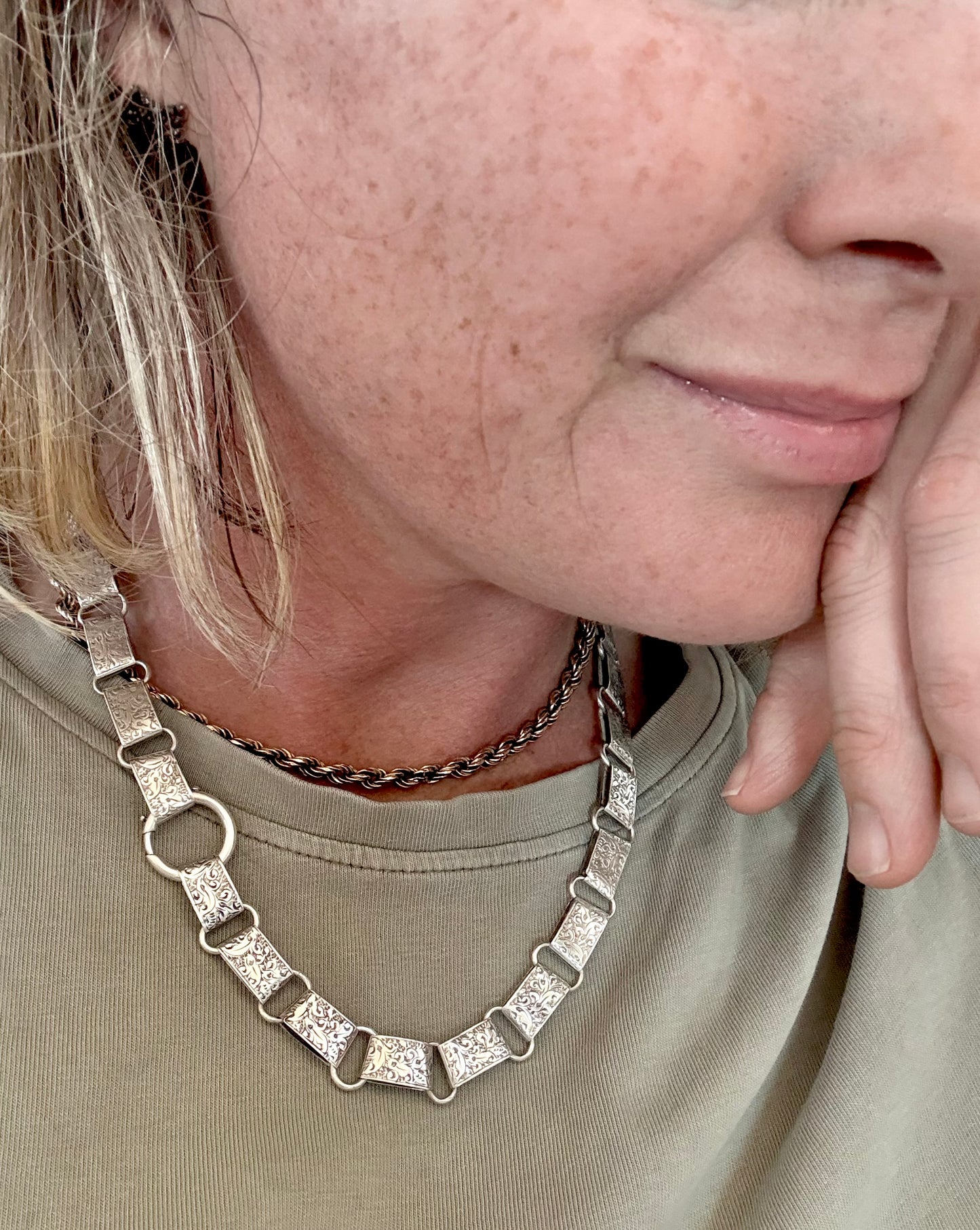 .925 1880s 1890s antique Victorian era rare and beautiful sterling silver hand engraved book chain collar necklace