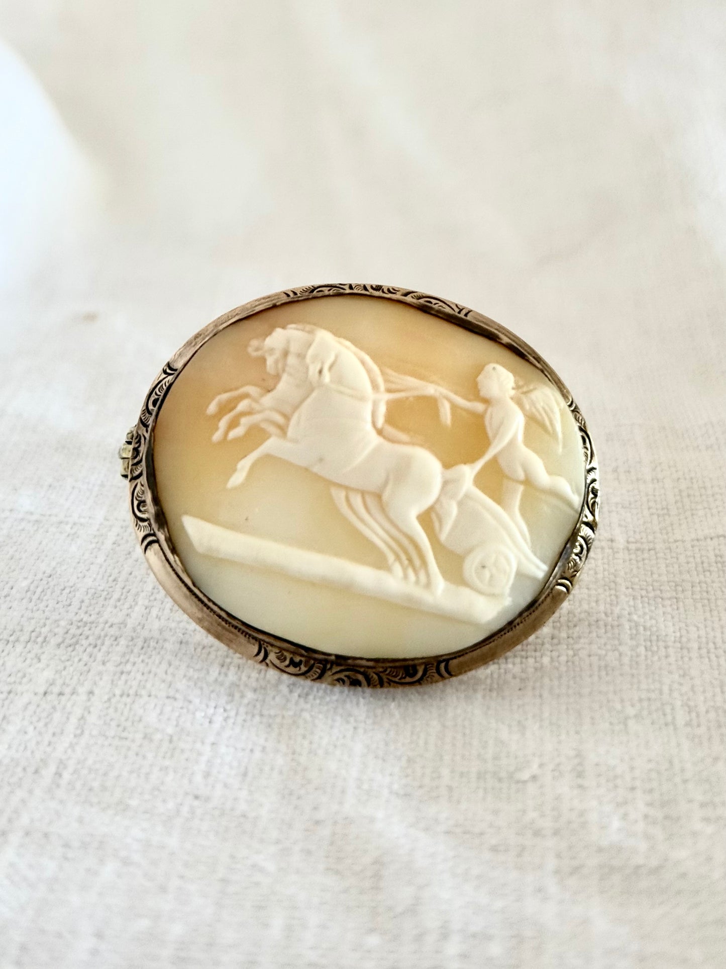 .1850s antique Pax with horses of Mars rare mythology The Genius of Peace Taming the Horses of Mars hand carved cameo brooch