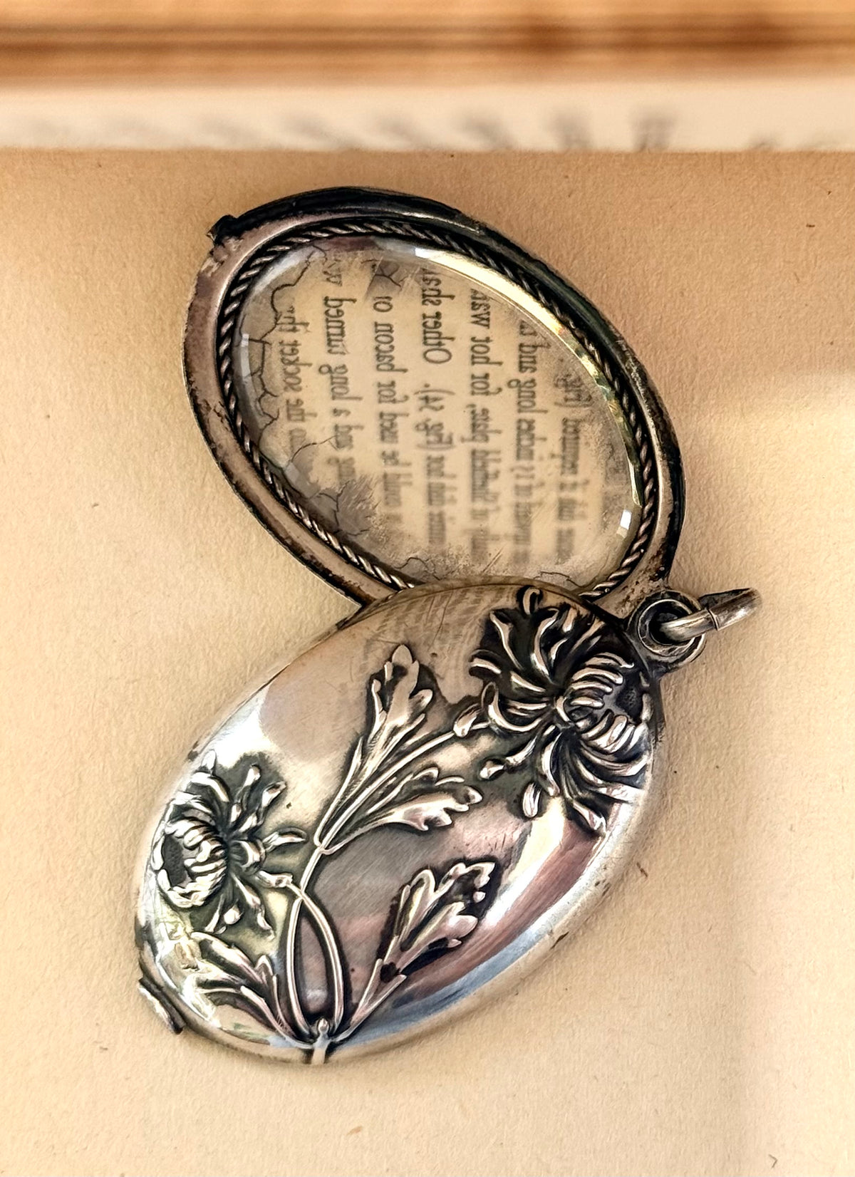 .1890 .1900 Art Nouveau .800 German Jugendstil magnificent Chrysanthemum flower mirror locket pendant