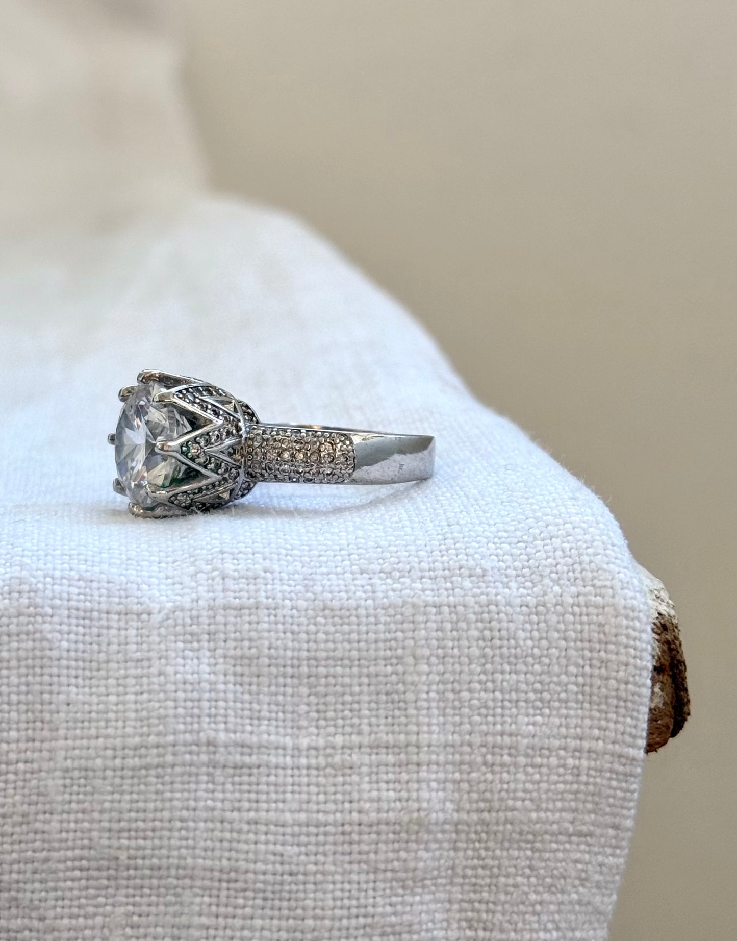 .1950s revival .925 architectural large flower silver beautiful modernist diamanté clear stone high rise pave set geometric large cocktail dress ring