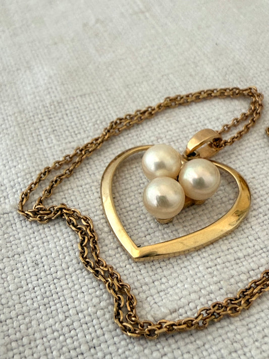 .14ct .585 gold MIKIMOTO designer marine cultured pearl collectors Mikimoto 14k gold and 3 Akoya white pearls heart pendant and chain necklace